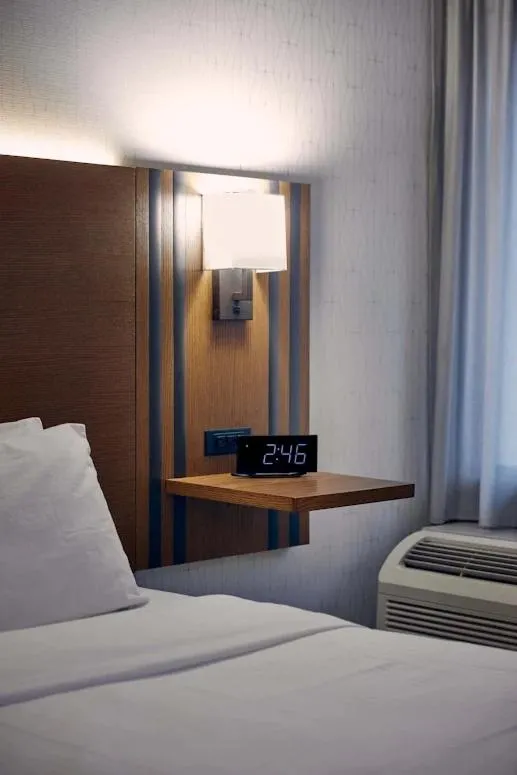 Bed in Stay Inn Express Toronto