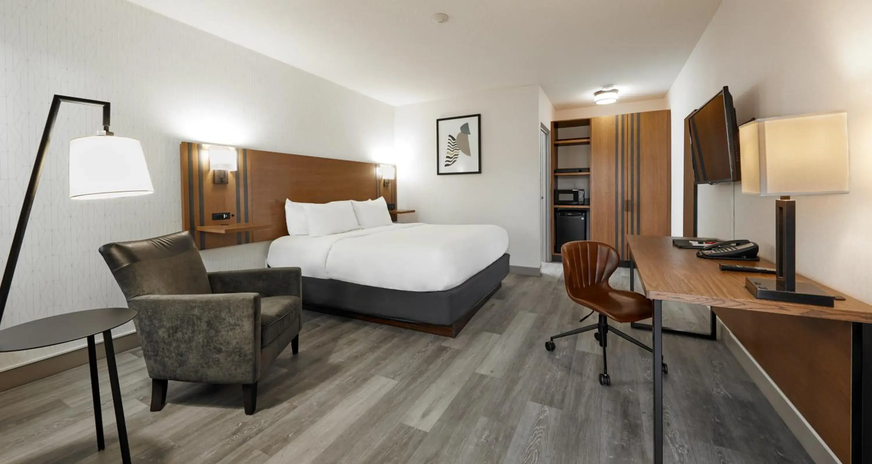 Bed in Canadas Best Value Inn Toronto Bed in Canadas Best Value Inn Toronto