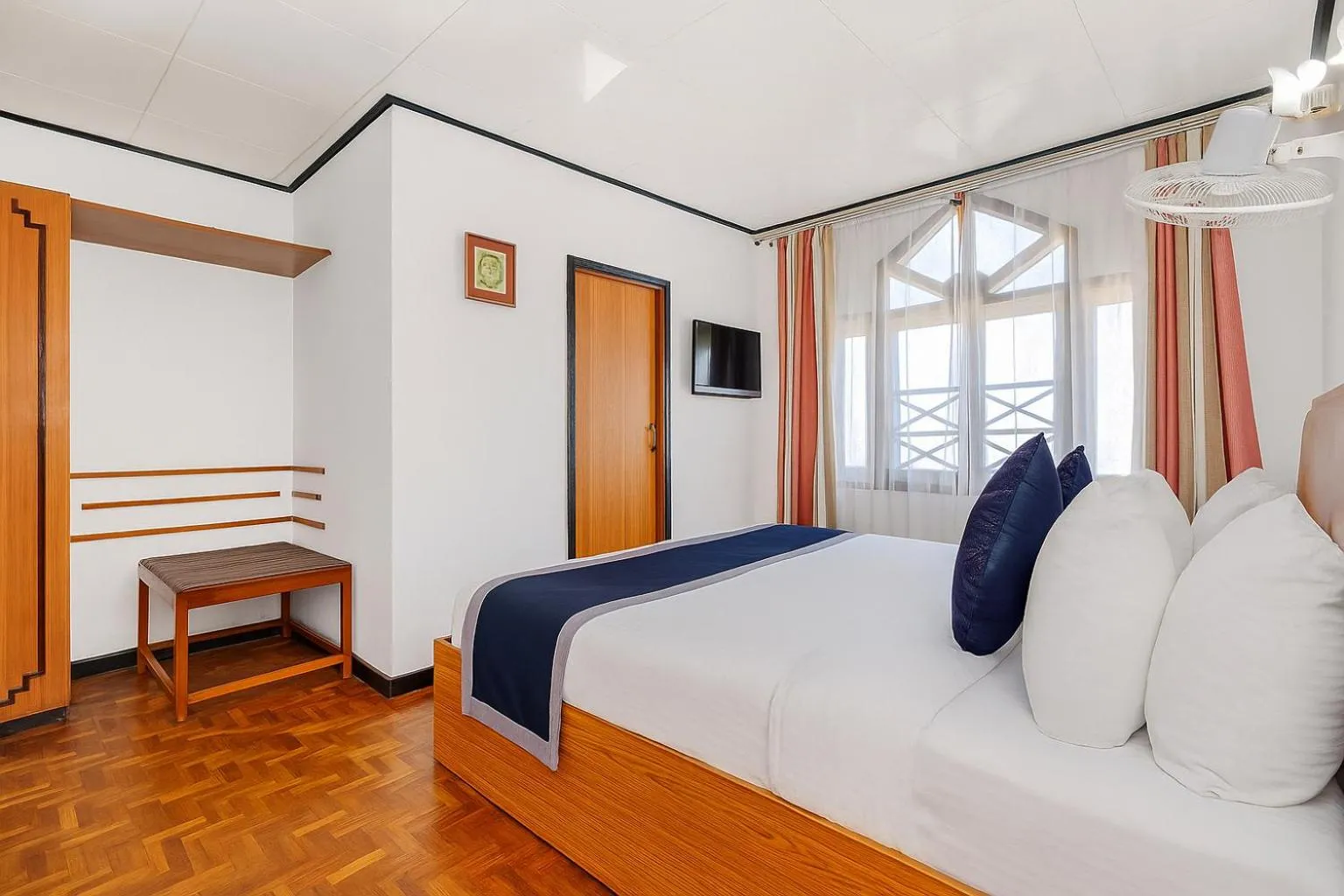 Bed in Central Hill Resort The Mall Road