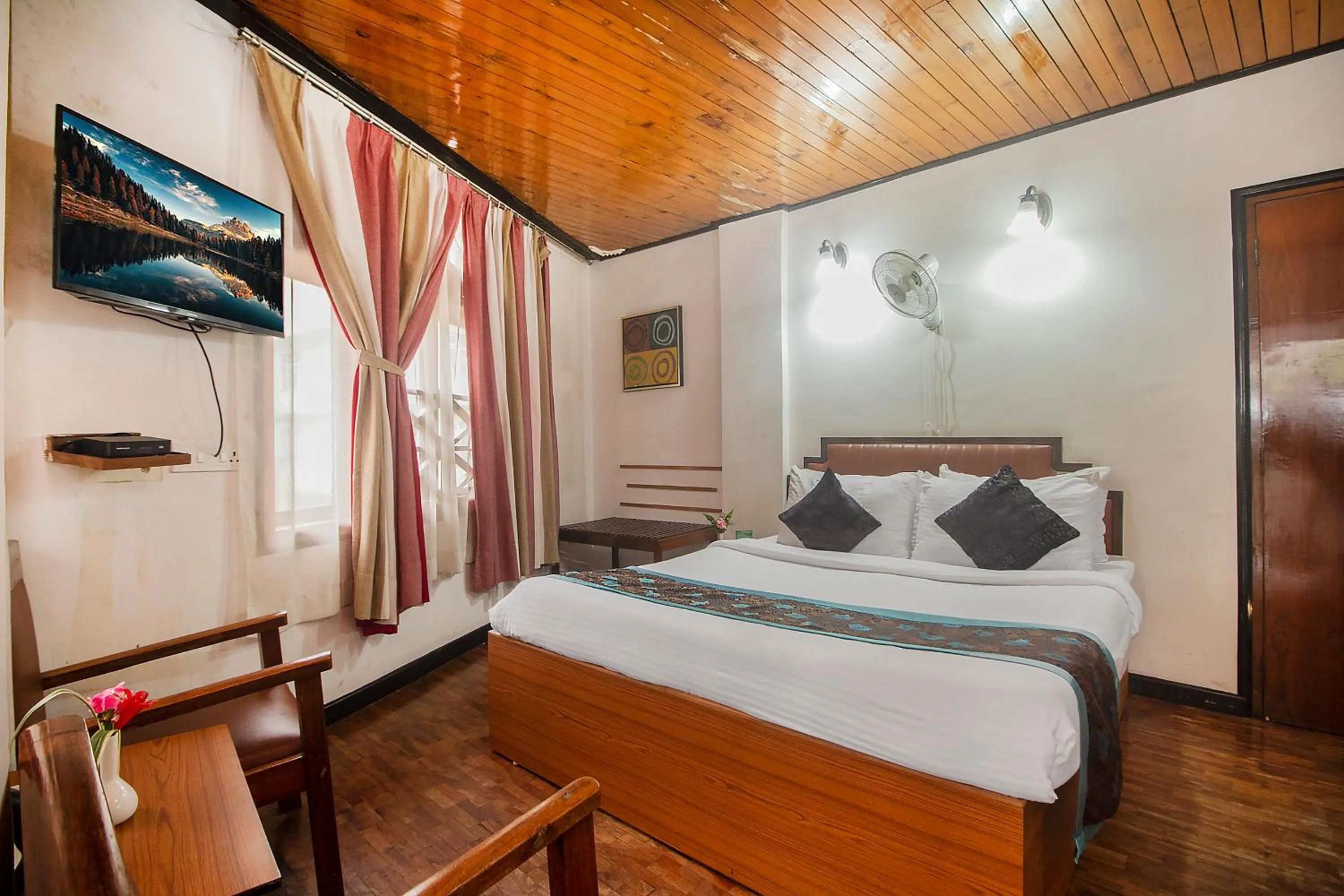 Bed in Central Hill Resort The Mall Road