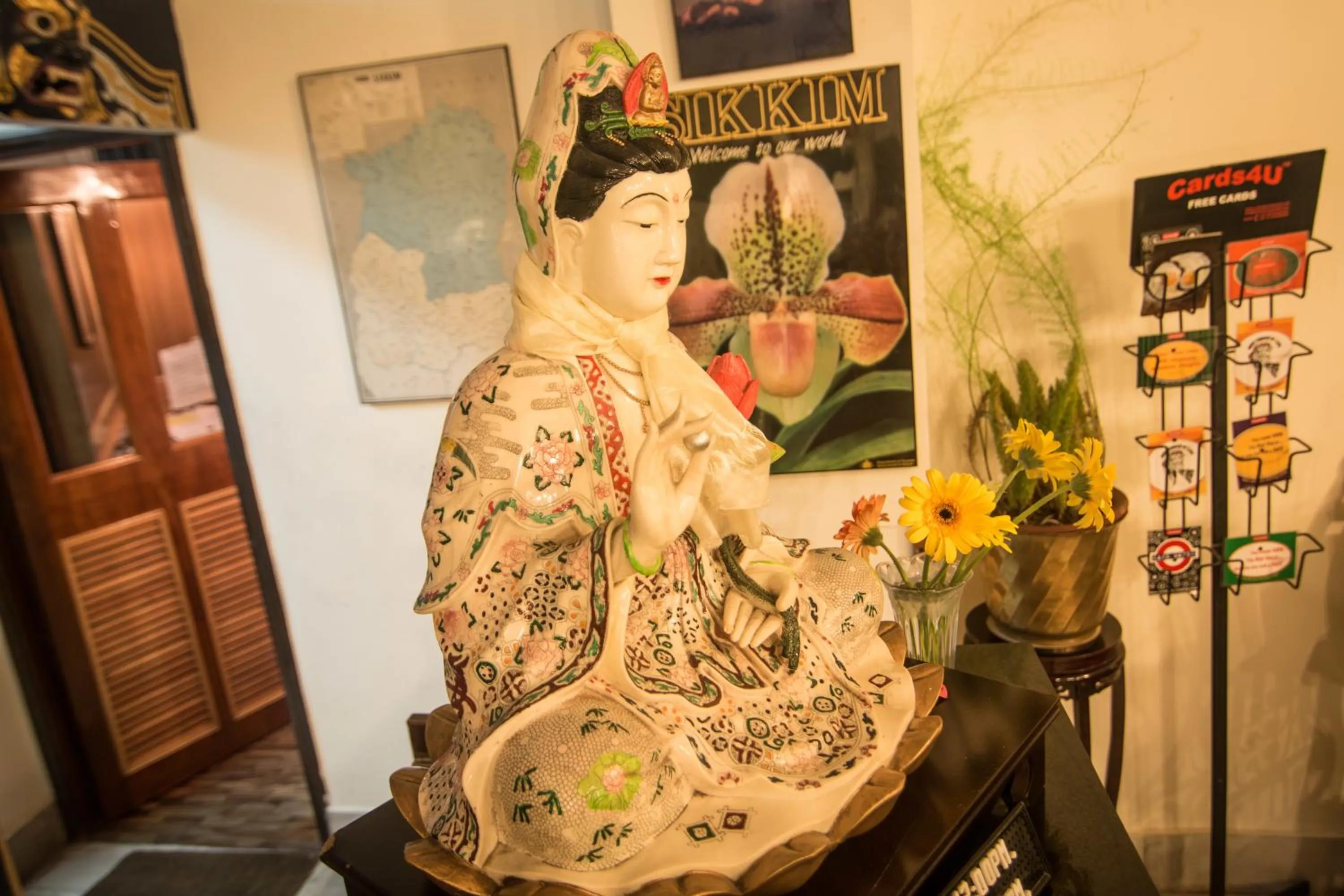 Decorative detail in Central Hill Resort The Mall Road