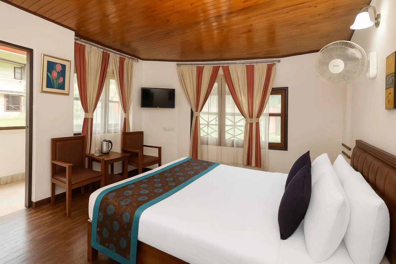 Bed in Central Hill Resort The Mall Road
