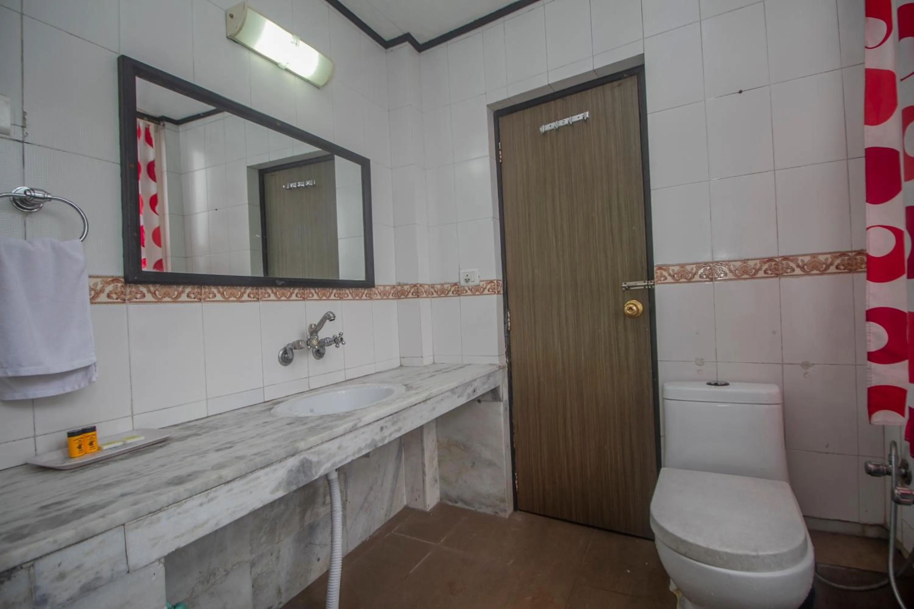 Central Hill Resort The Mall Road