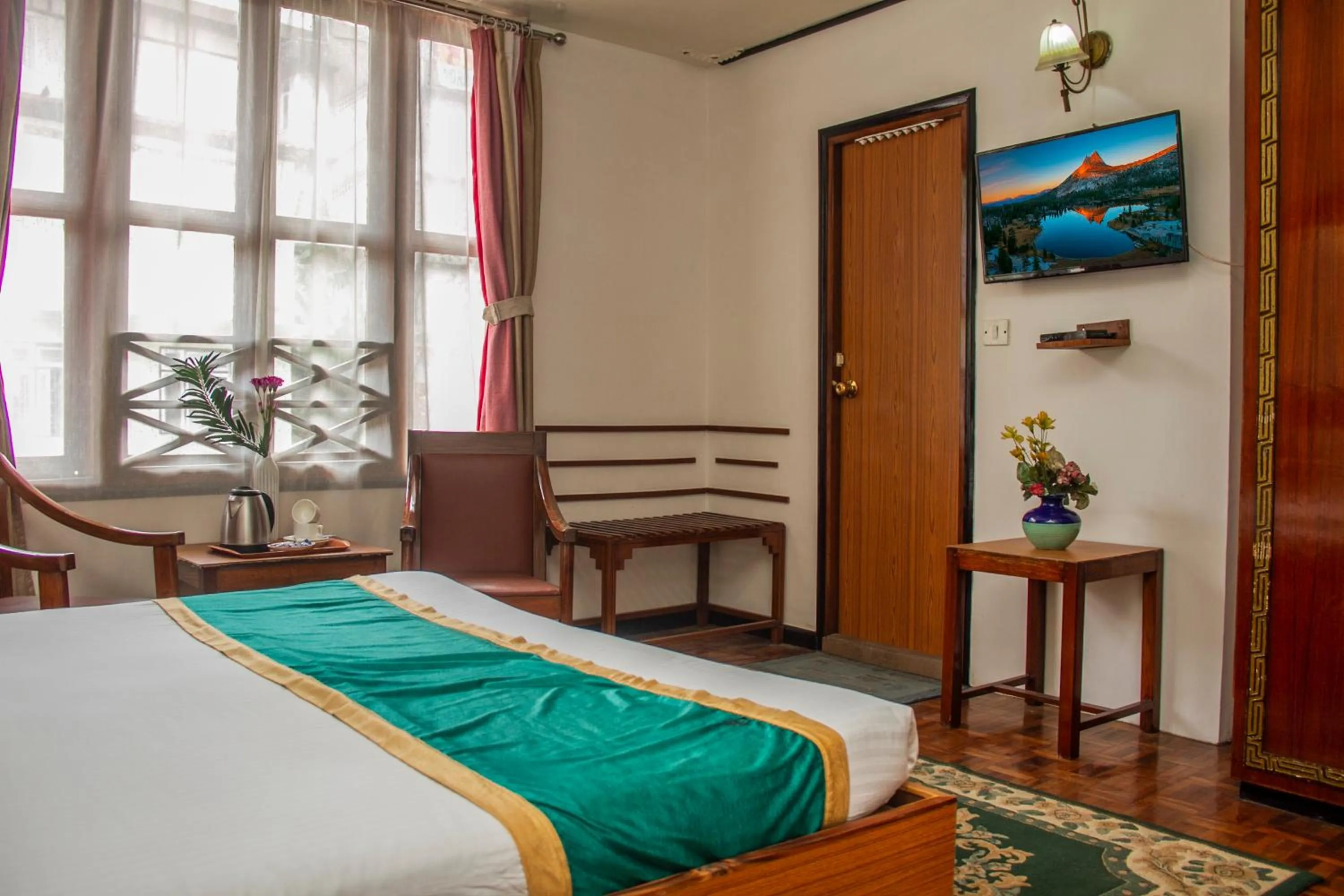 Bed in Central Hill Resort The Mall Road