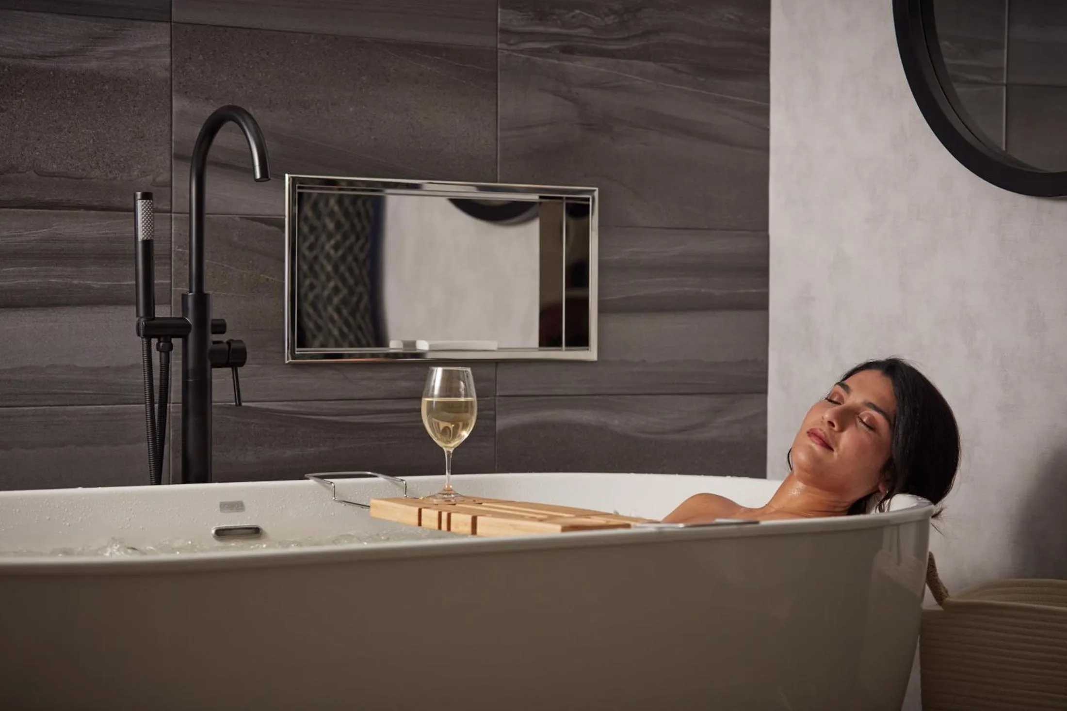 Bath in Stay Inn Hotel Toronto