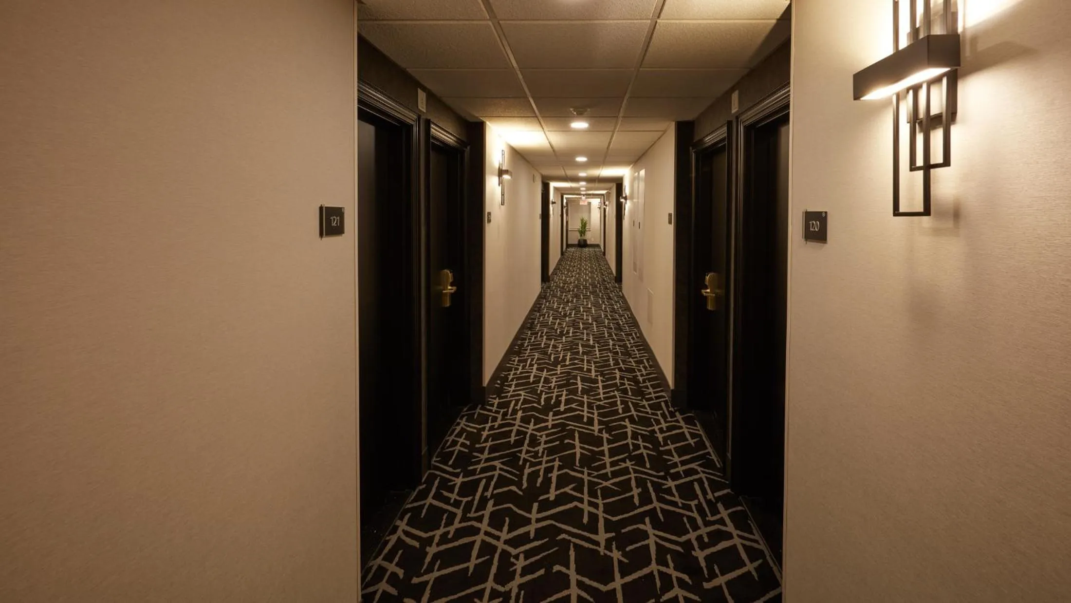 Property building in Stay Inn Hotel Toronto