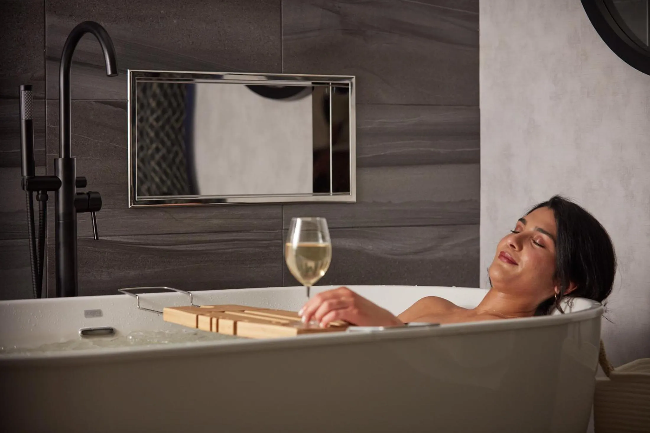 Bath in Stay Inn Hotel Toronto