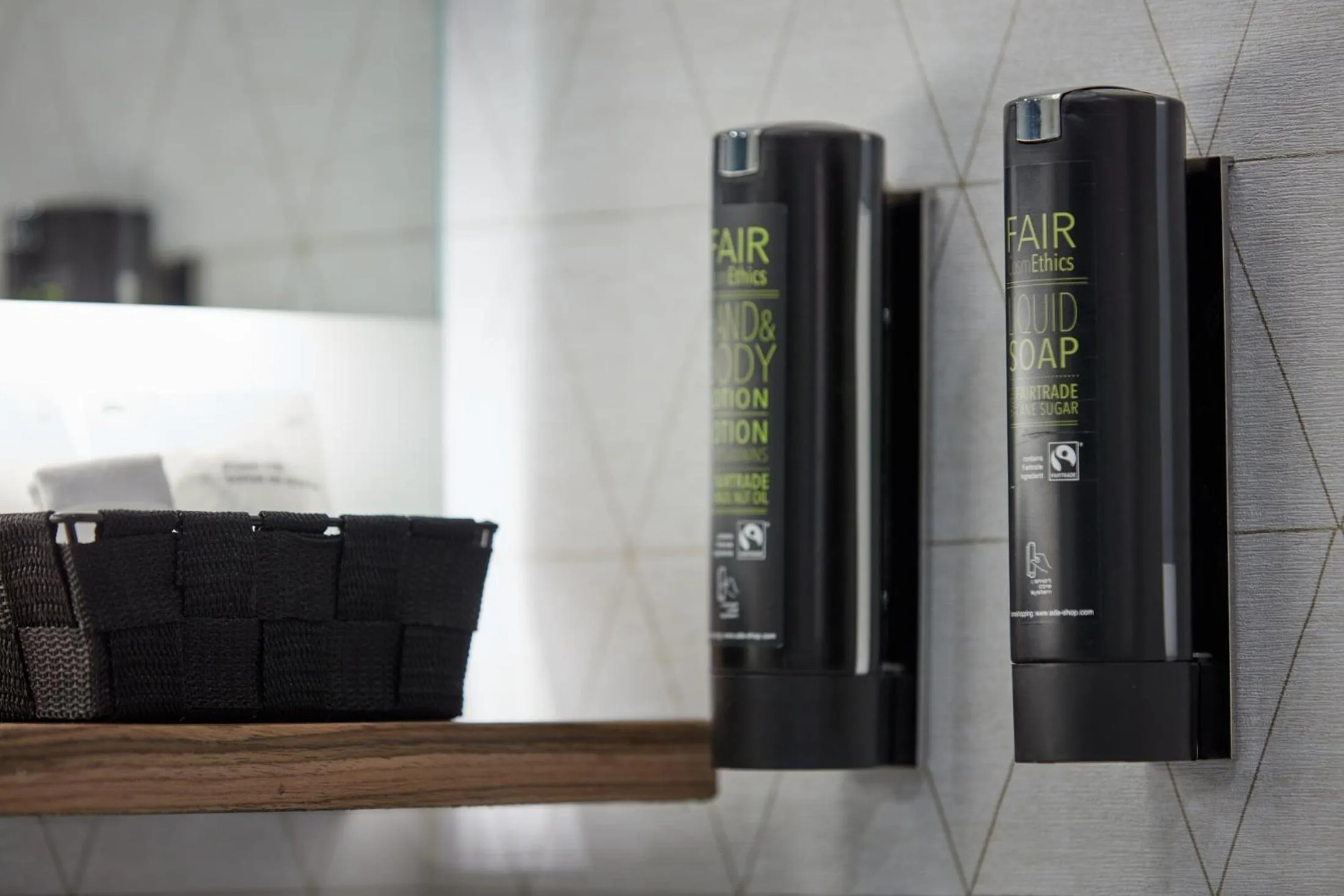 Bathroom in Stay Inn Hotel Toronto