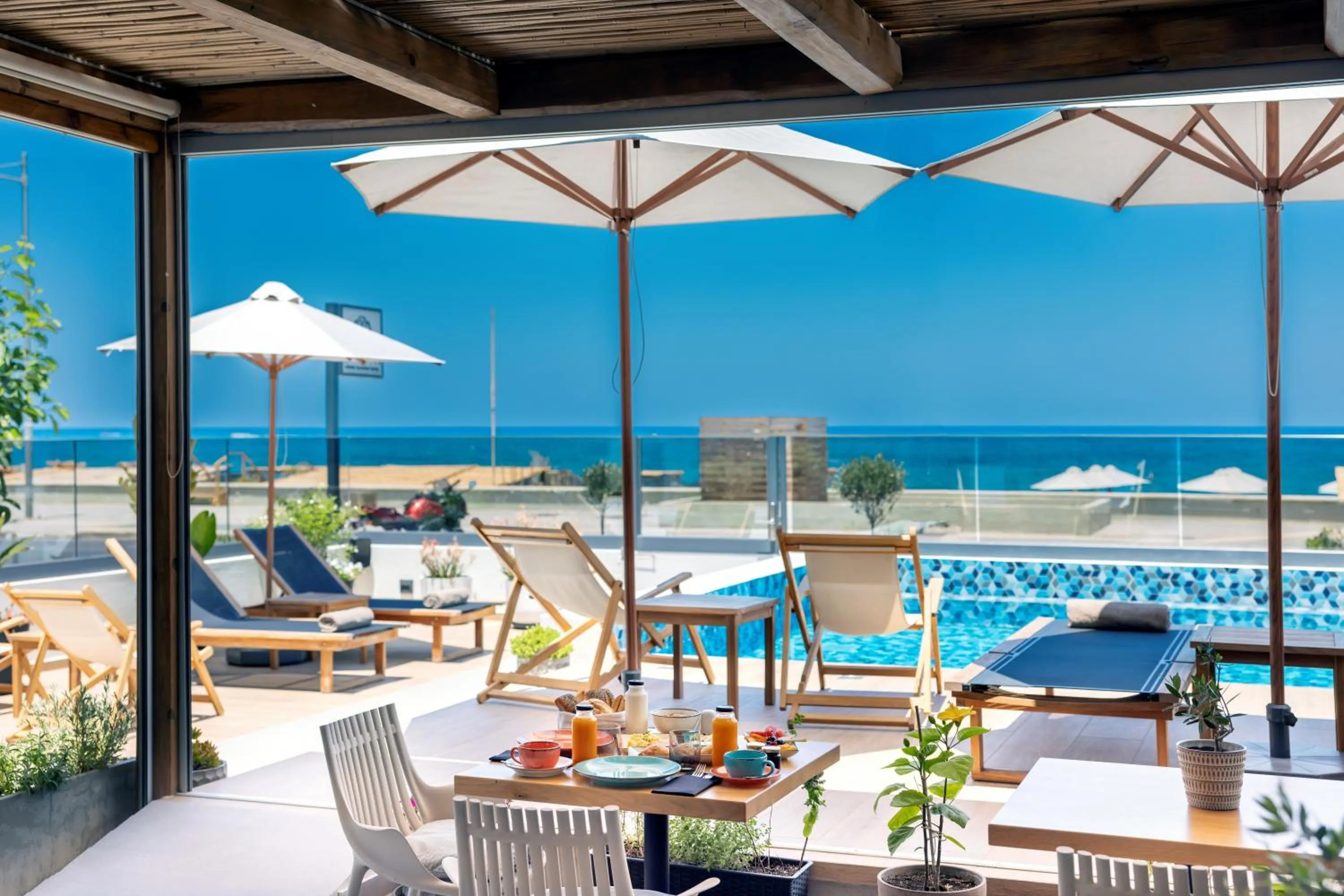 Restaurant/places to eat in Calla Luxury Seafront Suites