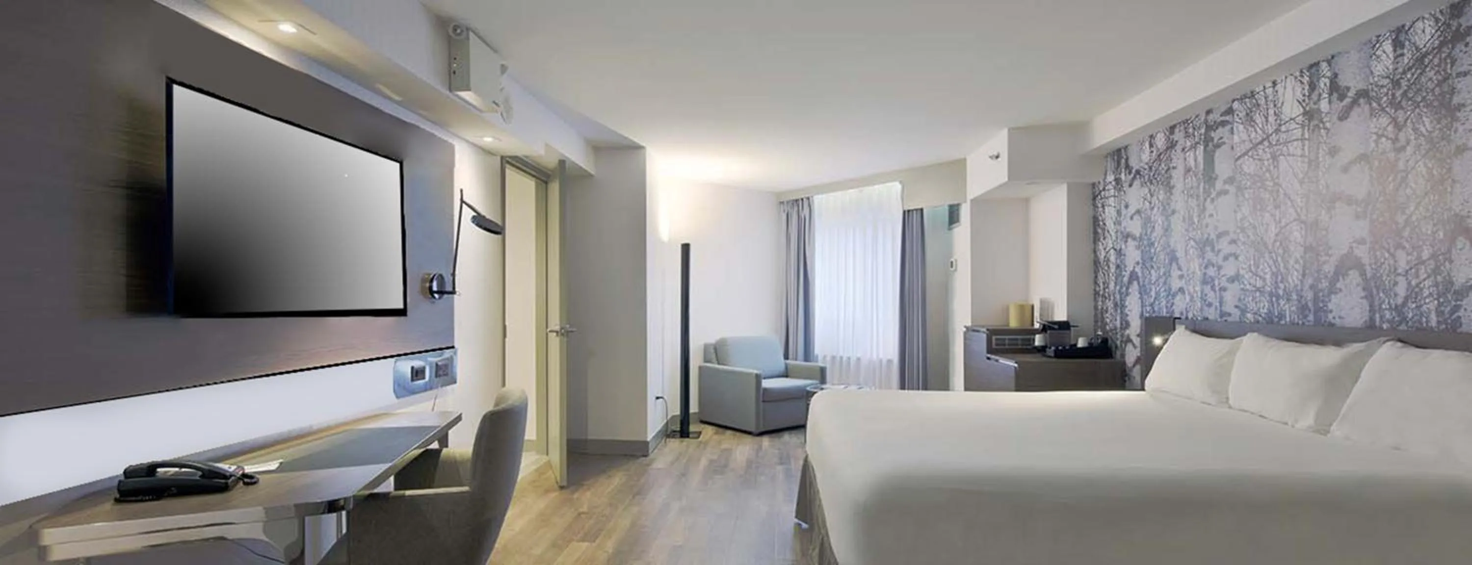 acessibility, Bed in DoubleTree by Hilton Ottawa Downtown