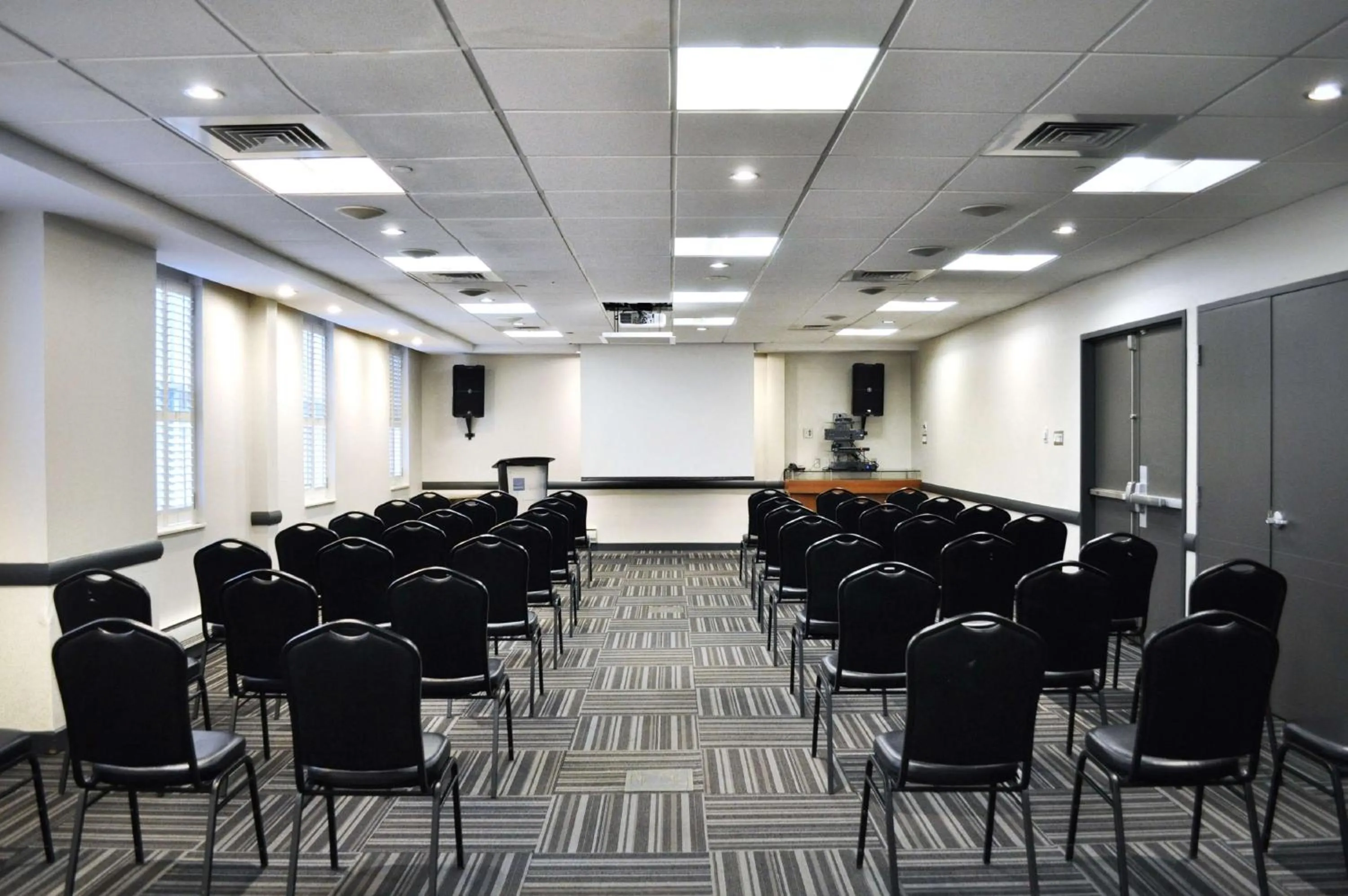 Meeting/conference room in DoubleTree by Hilton Ottawa Downtown