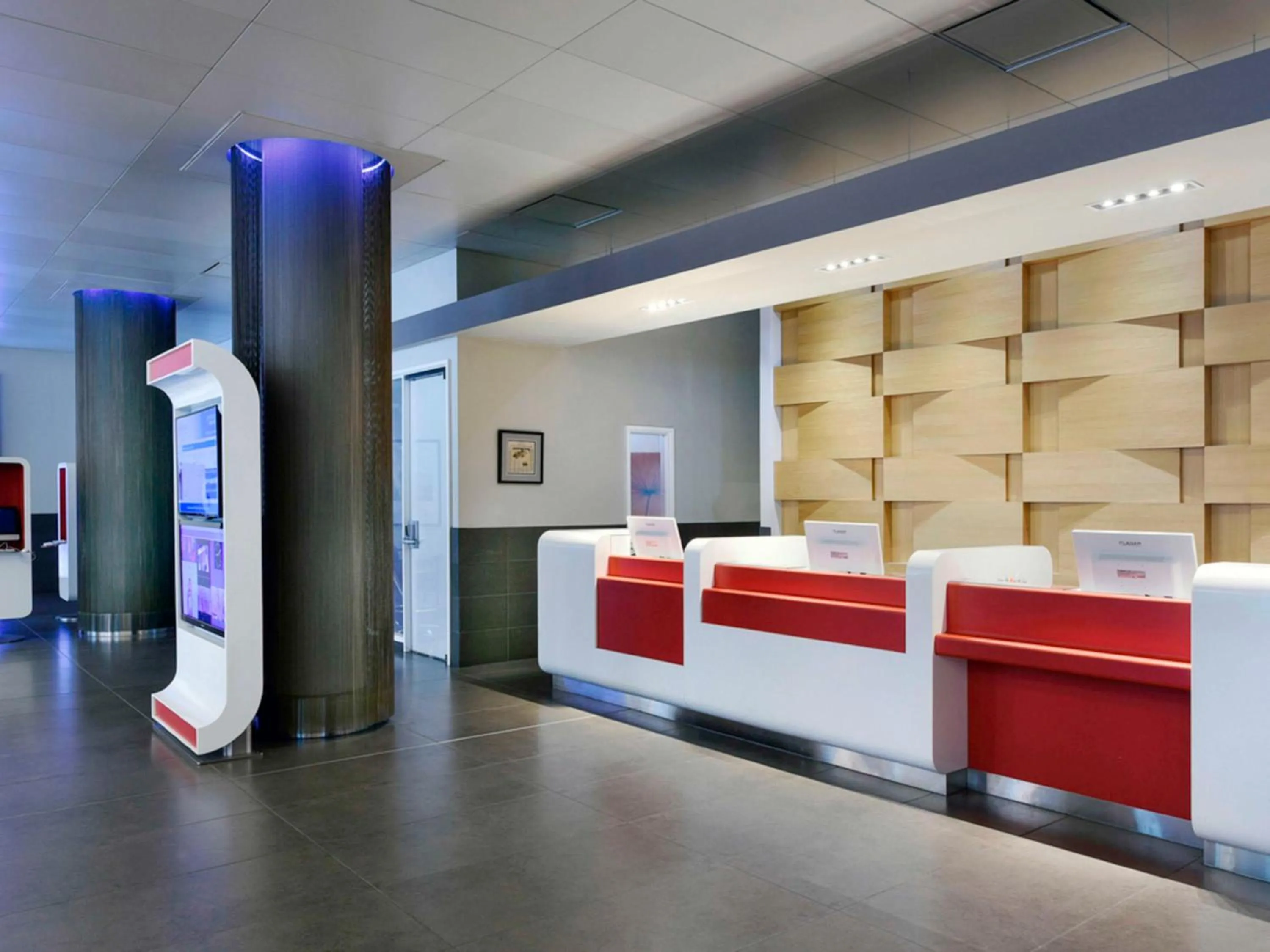 Lobby or reception in DoubleTree by Hilton Ottawa Downtown