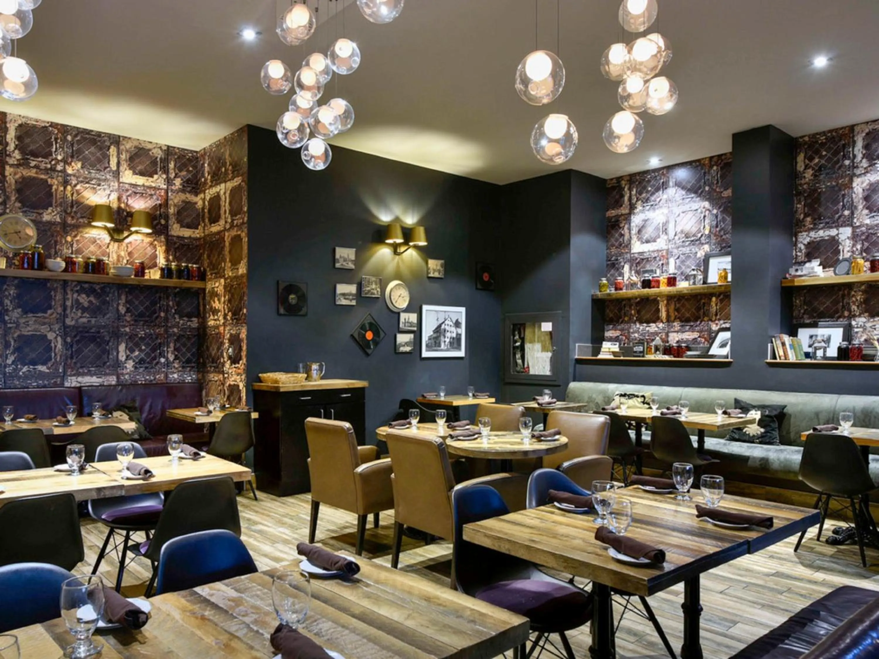 Restaurant/places to eat in Novotel Ottawa City Centre Hotel