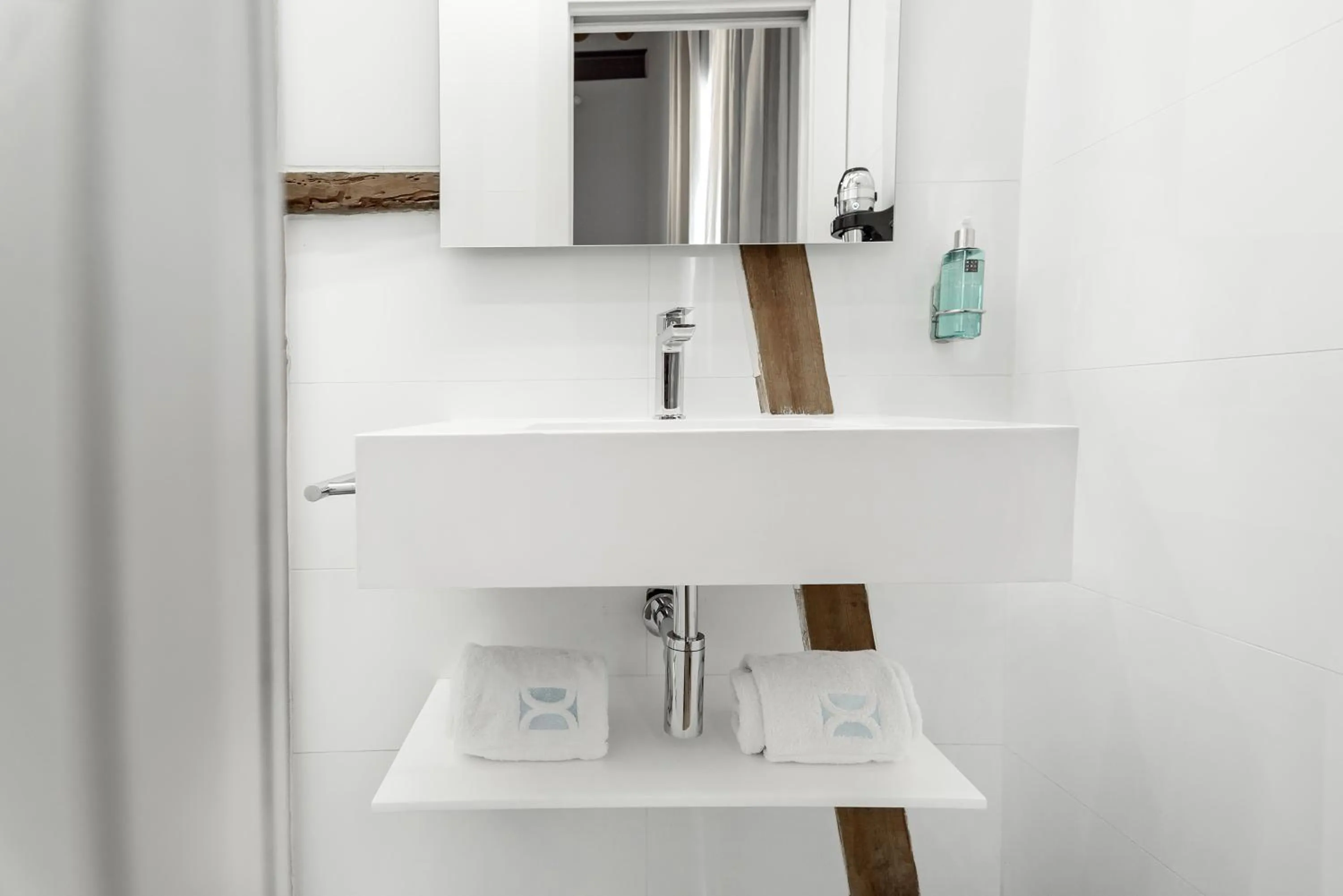 Bathroom in Hotel La Casa de Los Mosaicos by Maxi Hoteles