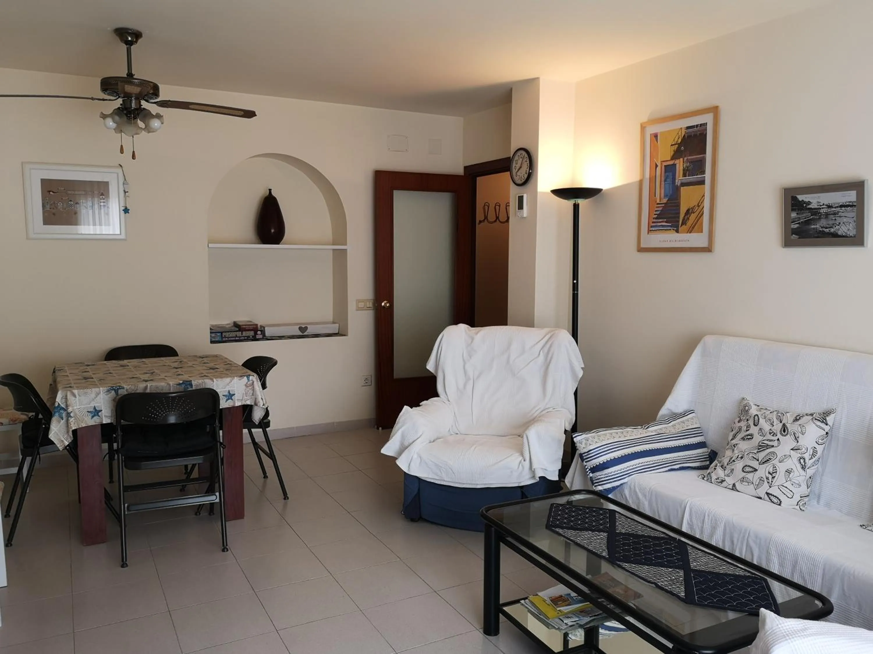 Dining area in LLOGUER30 Apartamento Lotus, piscina y parquing