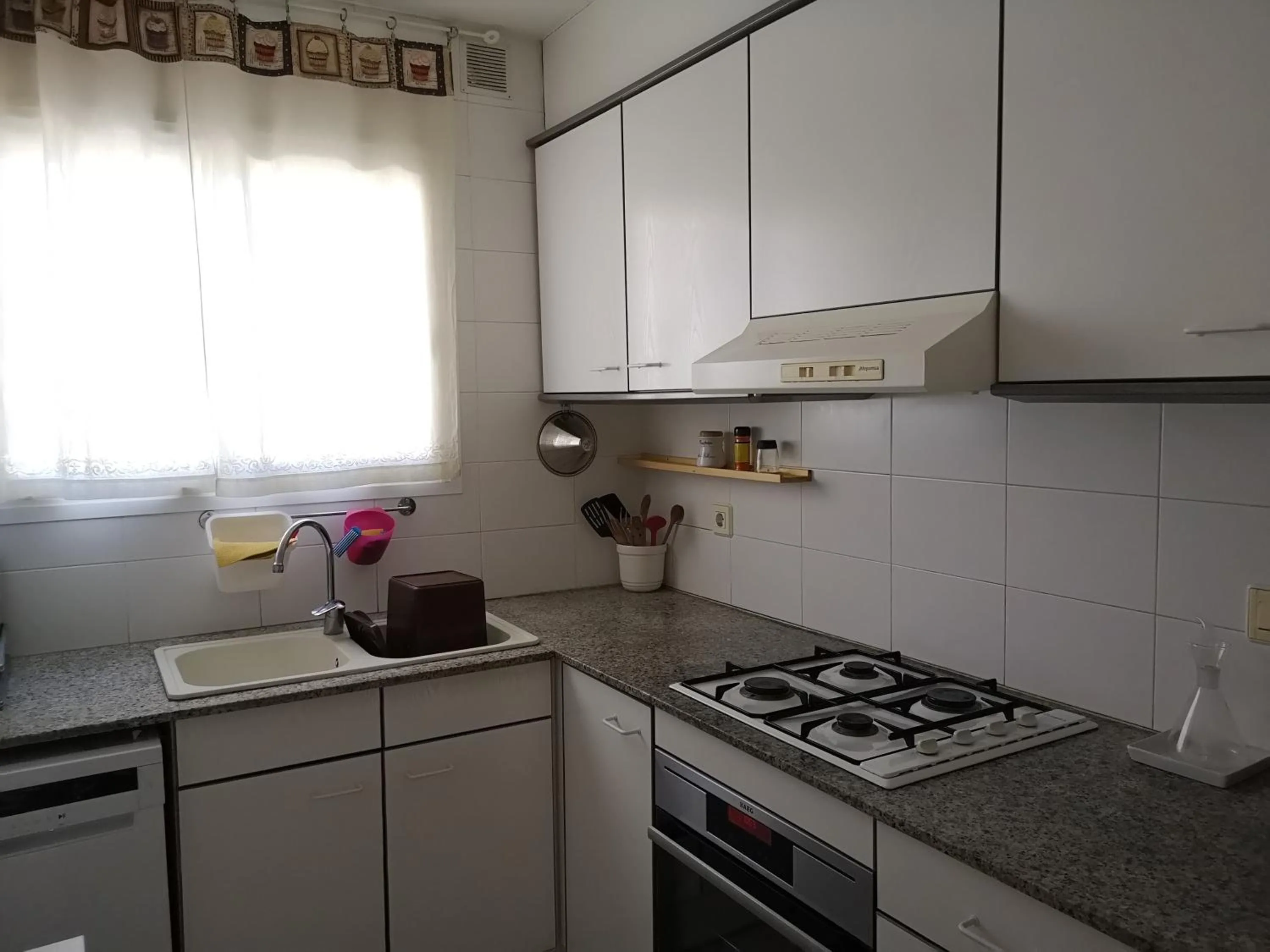 Kitchen or kitchenette in LLOGUER30 Apartamento Lotus, piscina y parquing