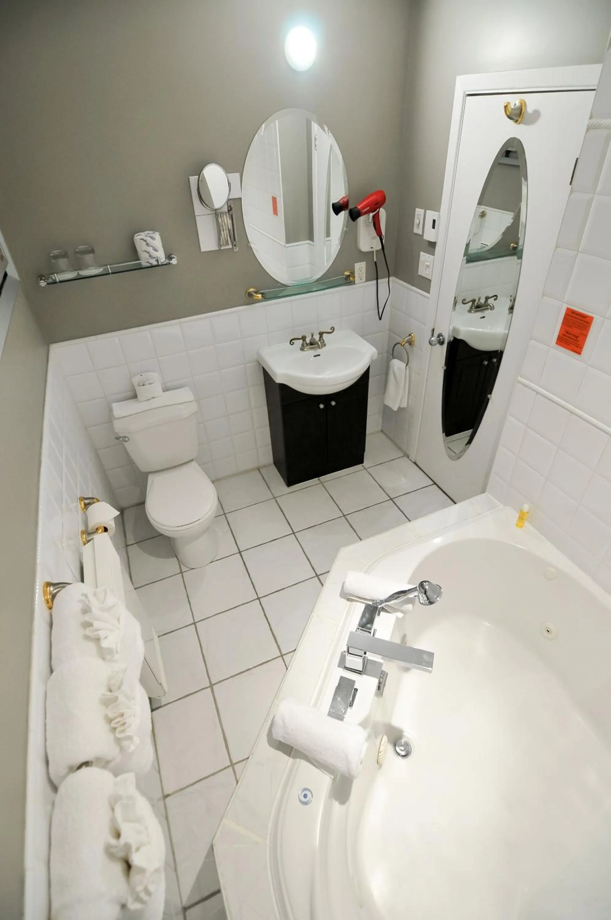 Bathroom in Auberge Le Pomerol