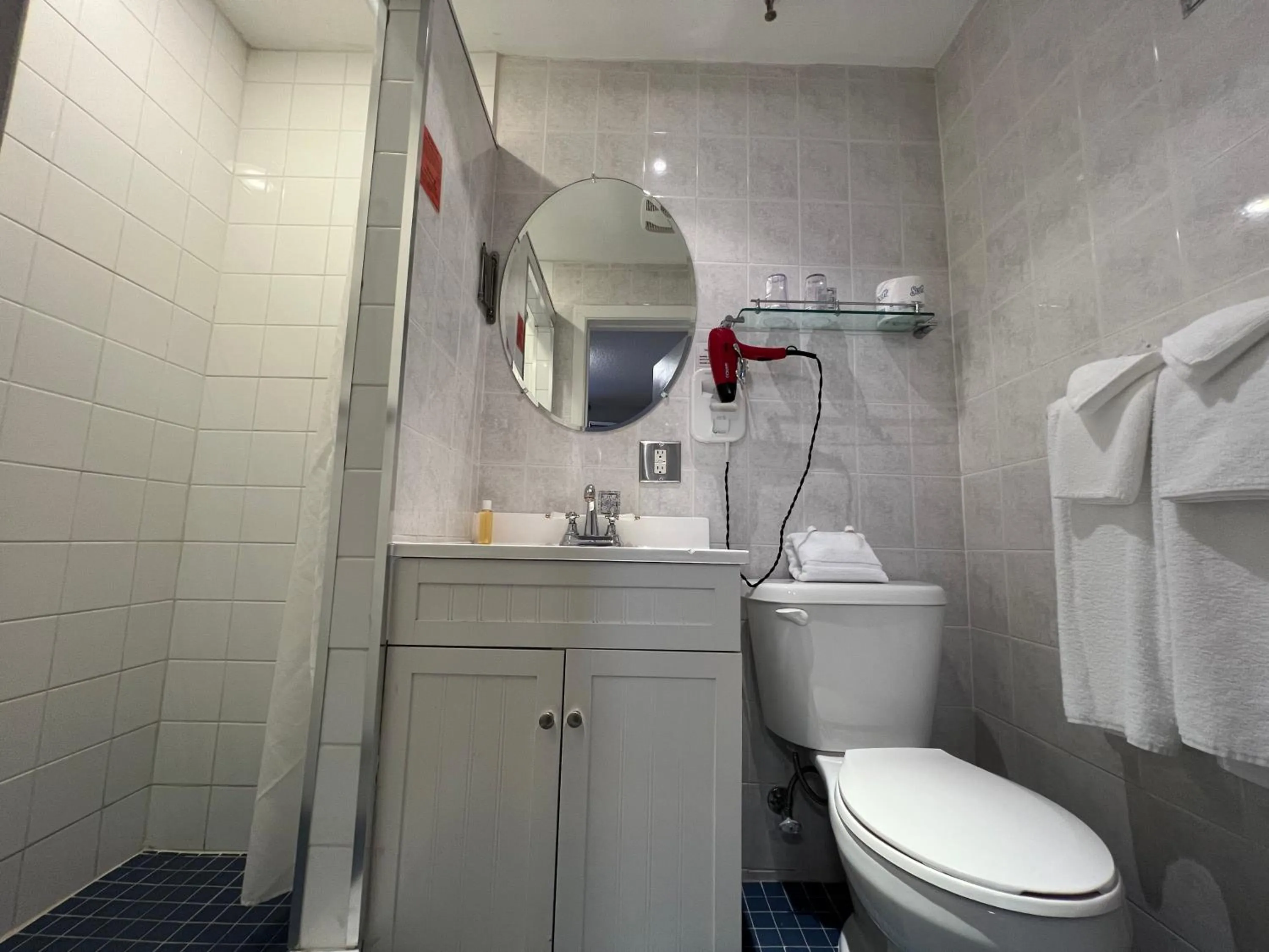 Bathroom in Auberge Le Pomerol