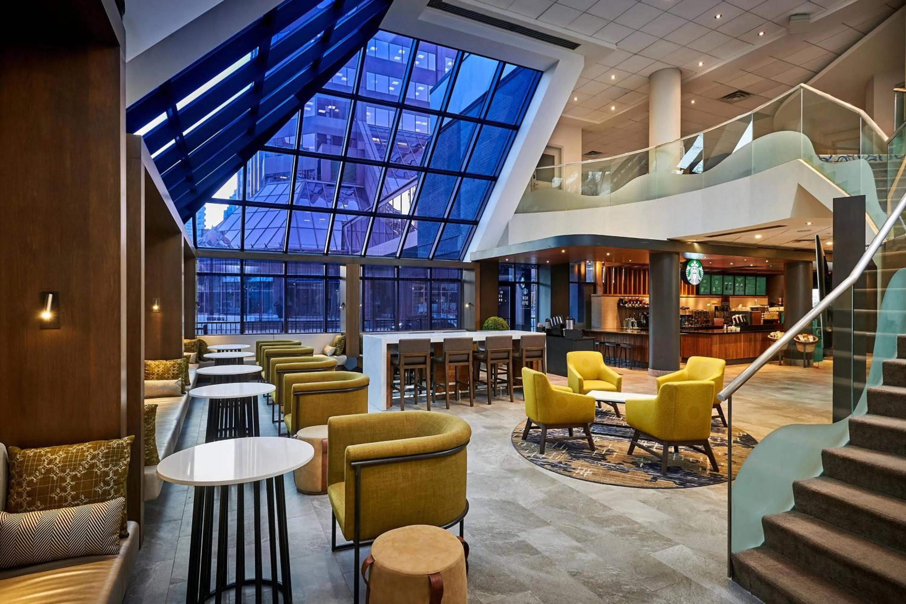 Lobby or reception in Delta Hotels by Marriott Toronto Mississauga