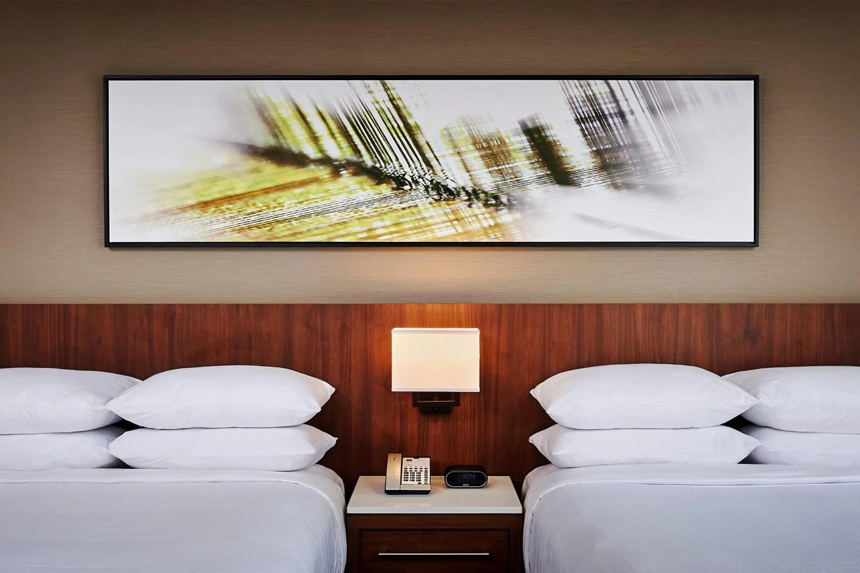 Photo of the whole room, Bed in Delta Hotels by Marriott Toronto Mississauga