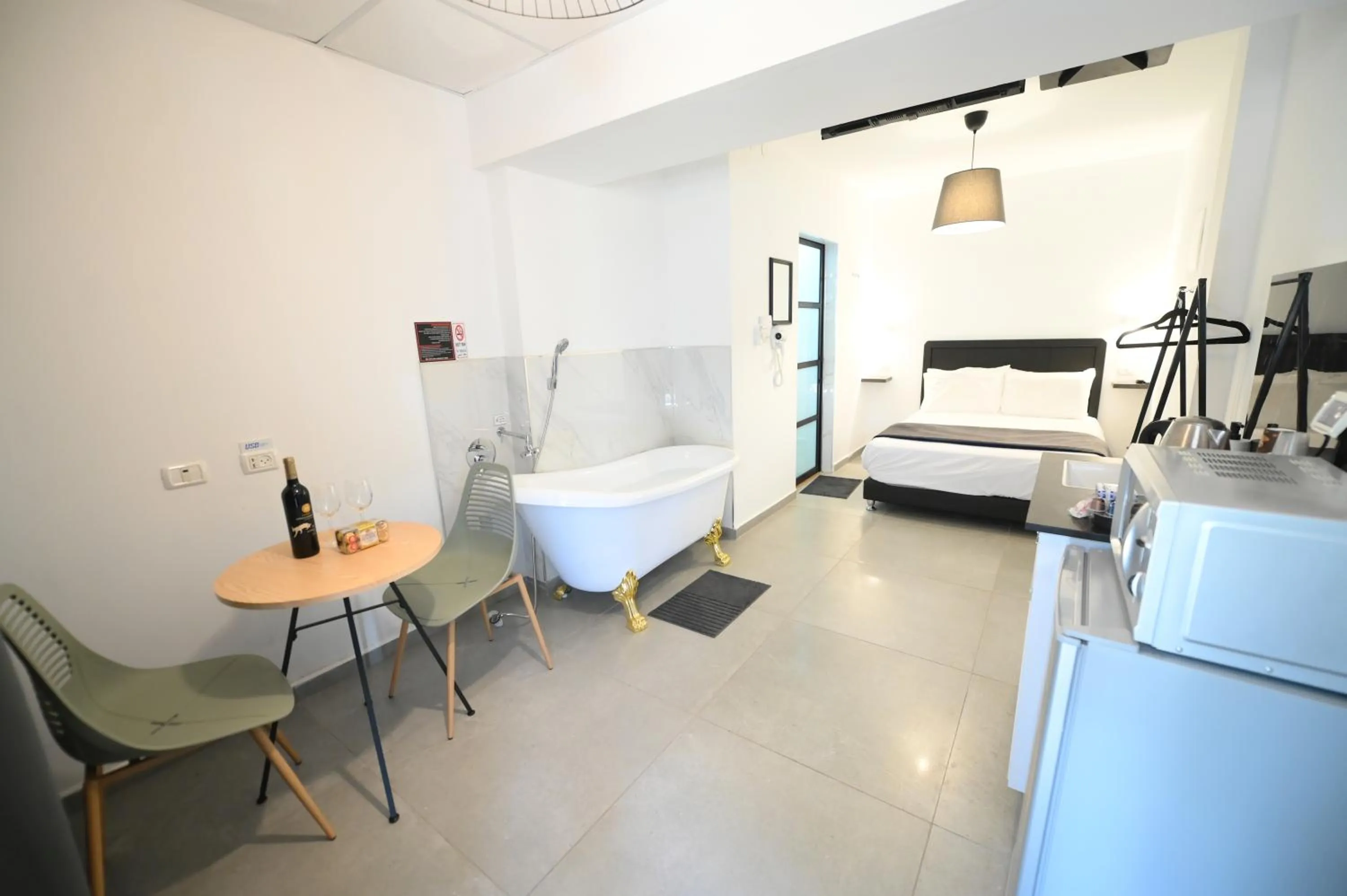 Hot Tub, Bed in Suites in the Galilee