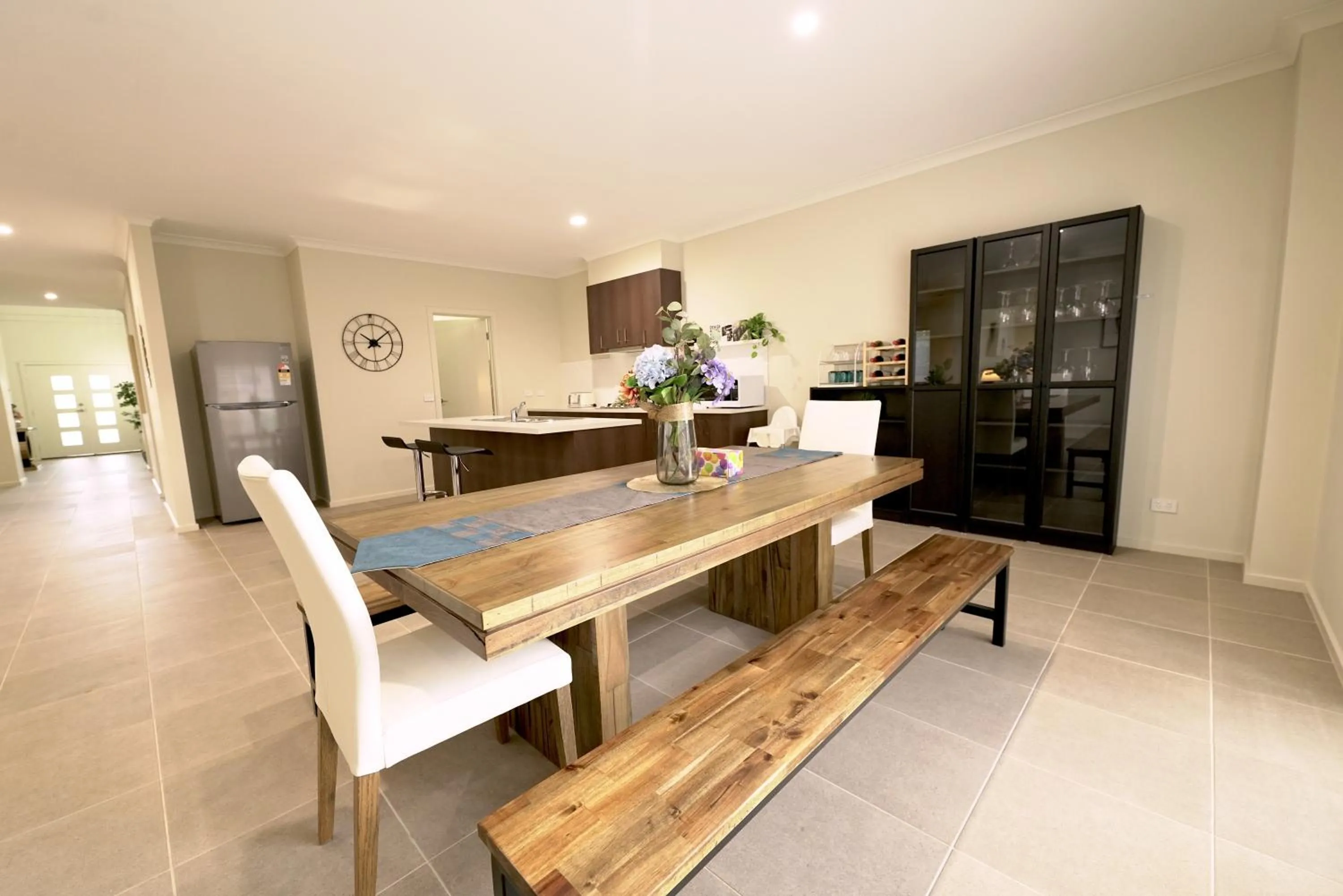 Dining area in 6 Bedrooms & 4 Bathrooms Big House for Big Group