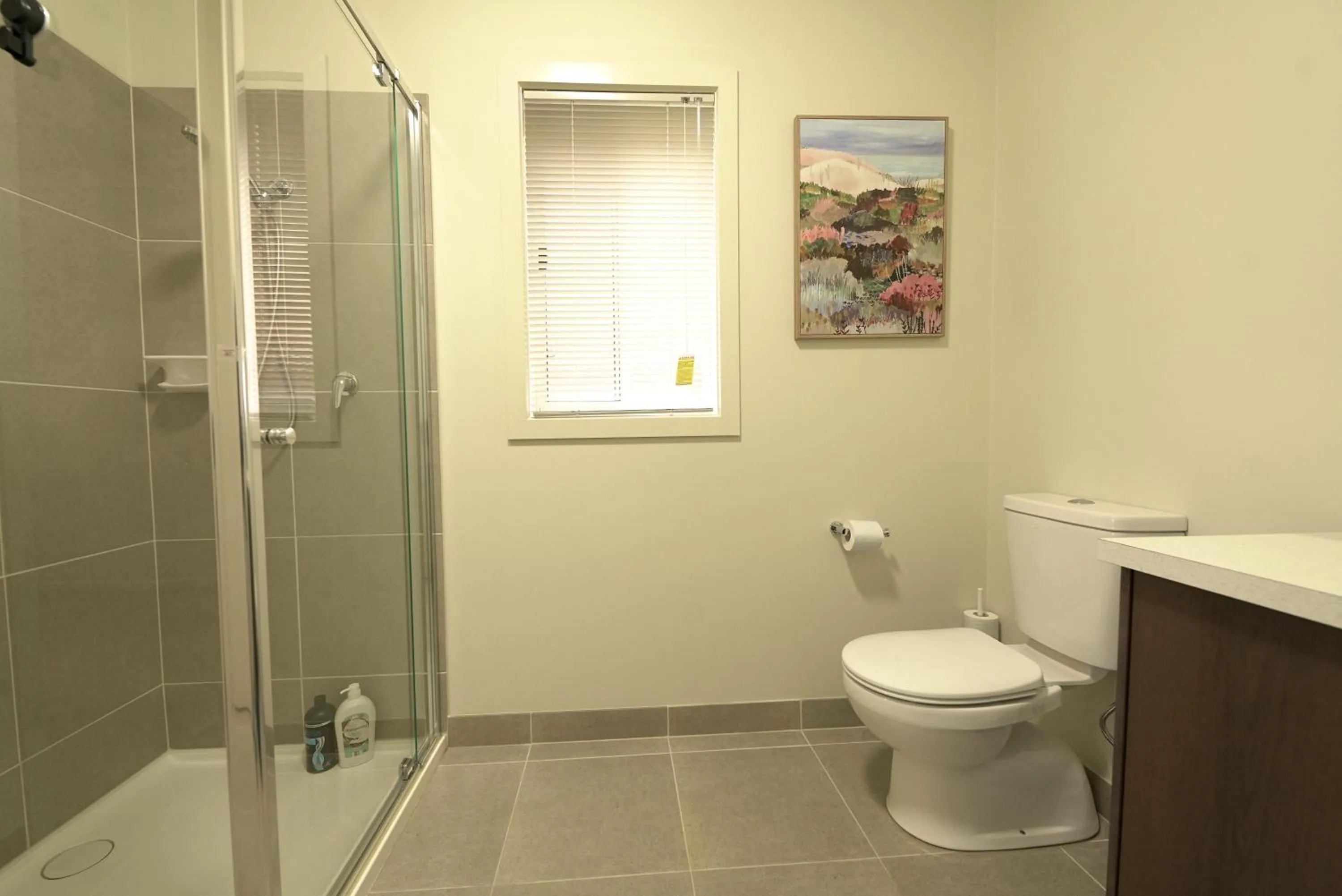 Shower in 6 Bedrooms & 4 Bathrooms Big House for Big Group