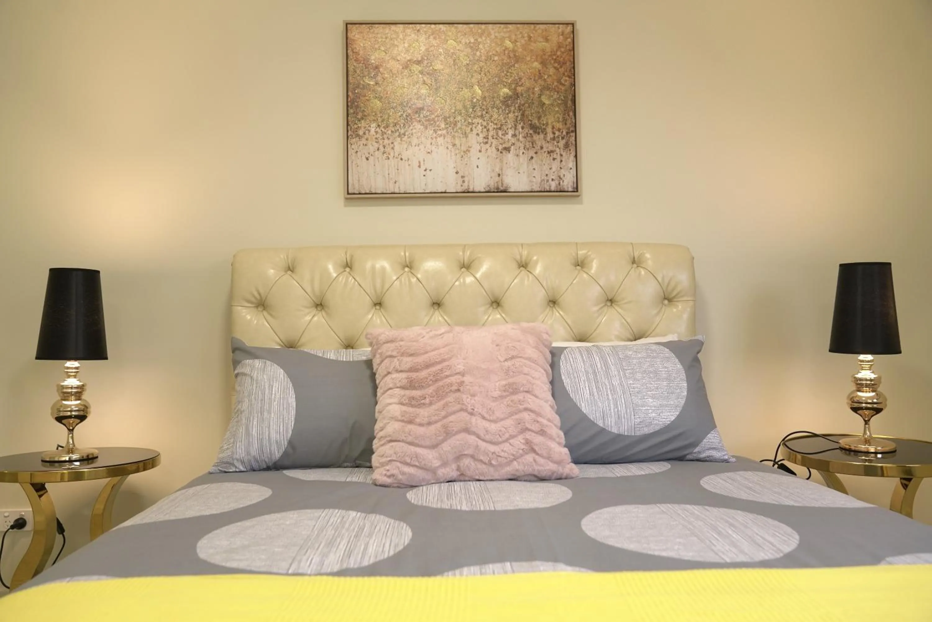 Bed in 6 Bedrooms & 4 Bathrooms Big House for Big Group