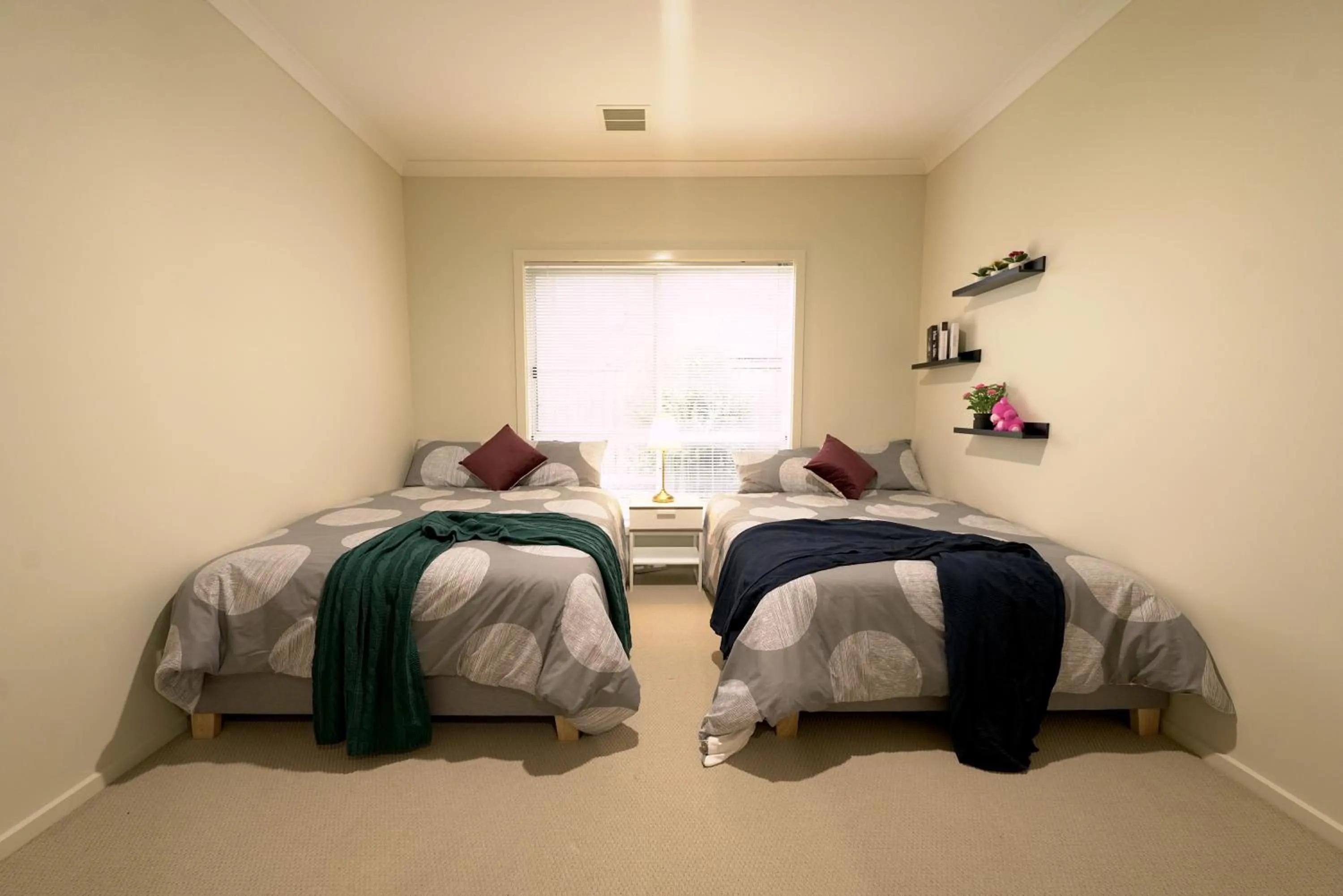 Bed in 6 Bedrooms & 4 Bathrooms Big House for Big Group