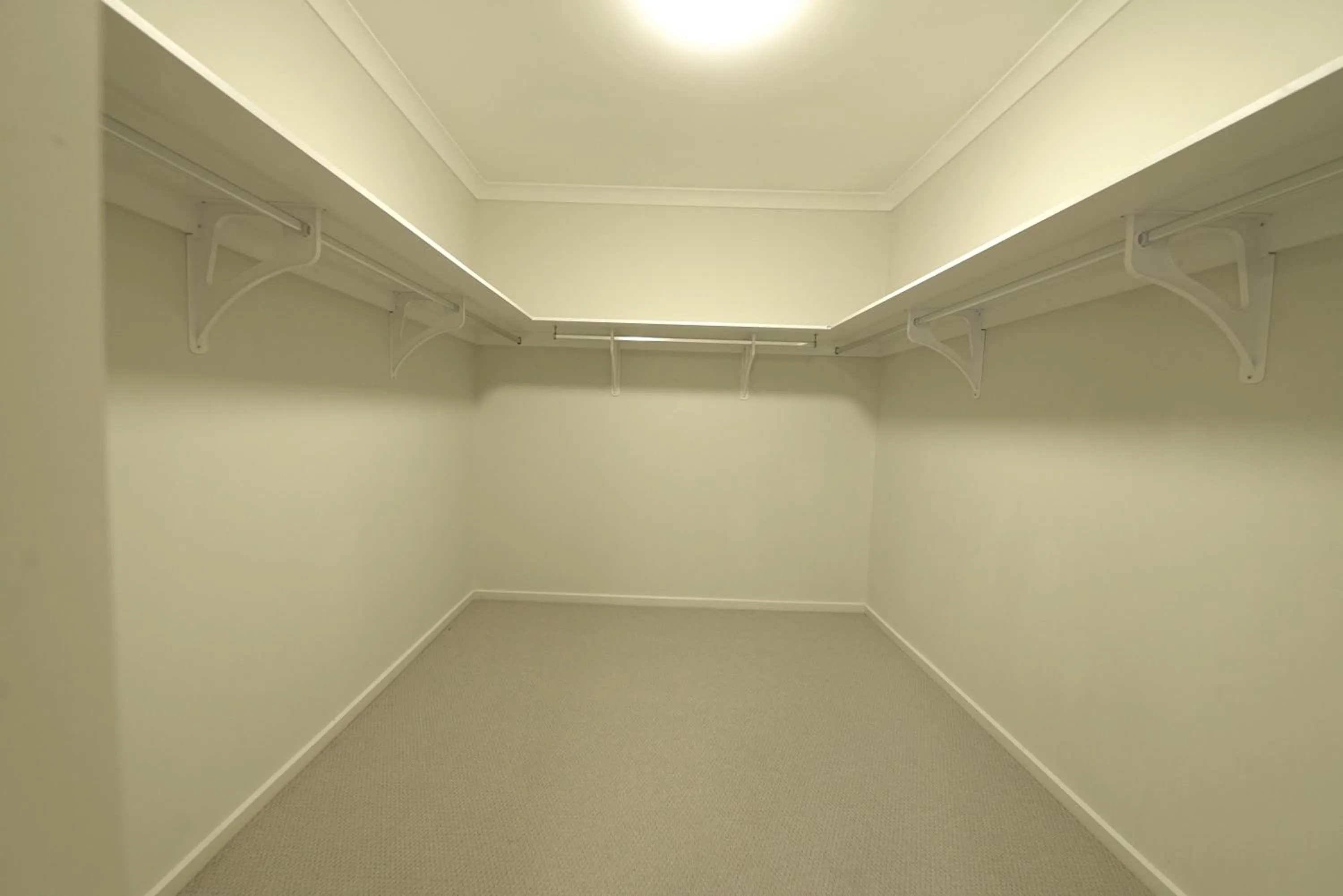 wardrobe in 6 Bedrooms & 4 Bathrooms Big House for Big Group