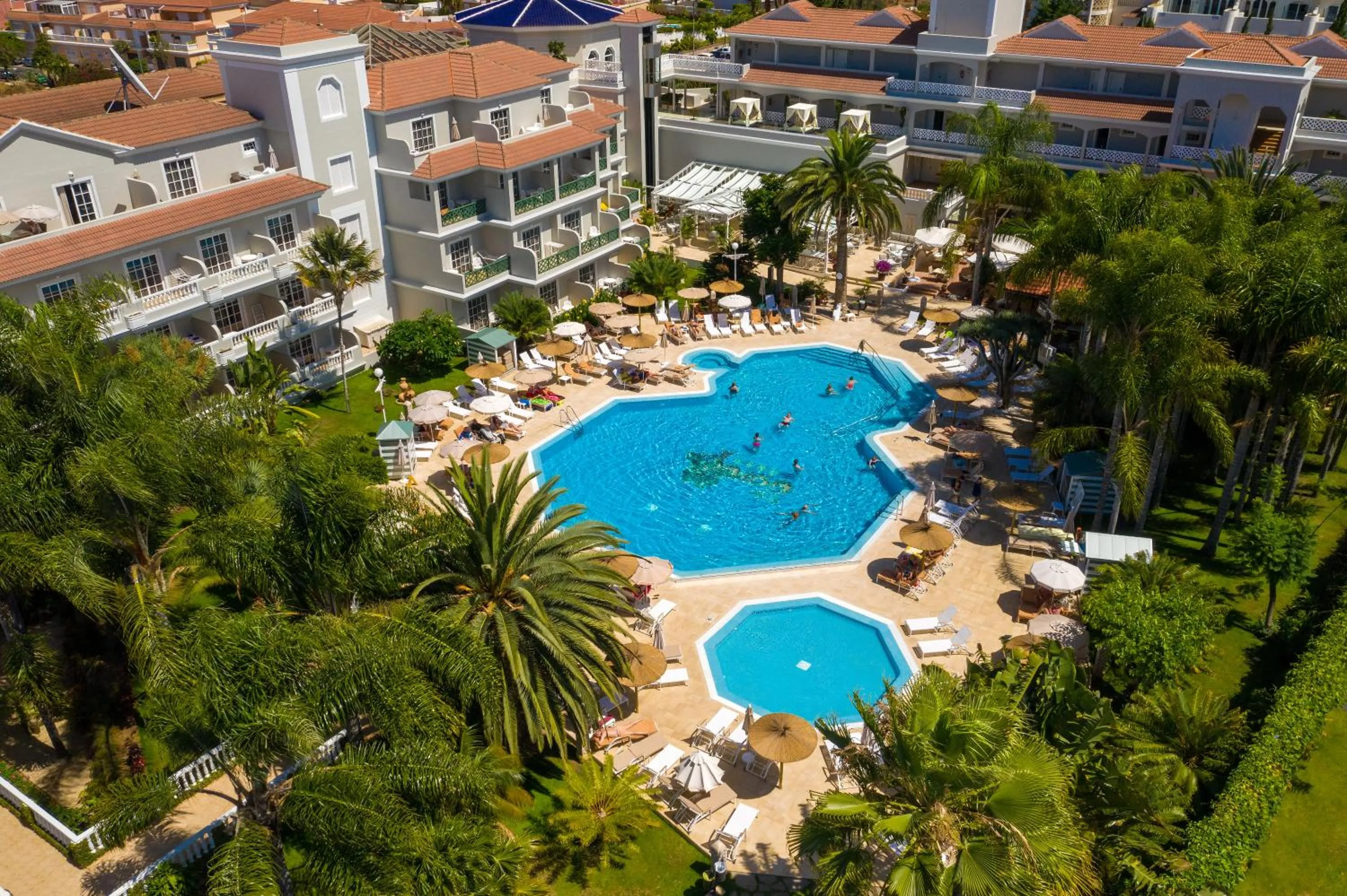 Pool view in Hotel RIU Garoé