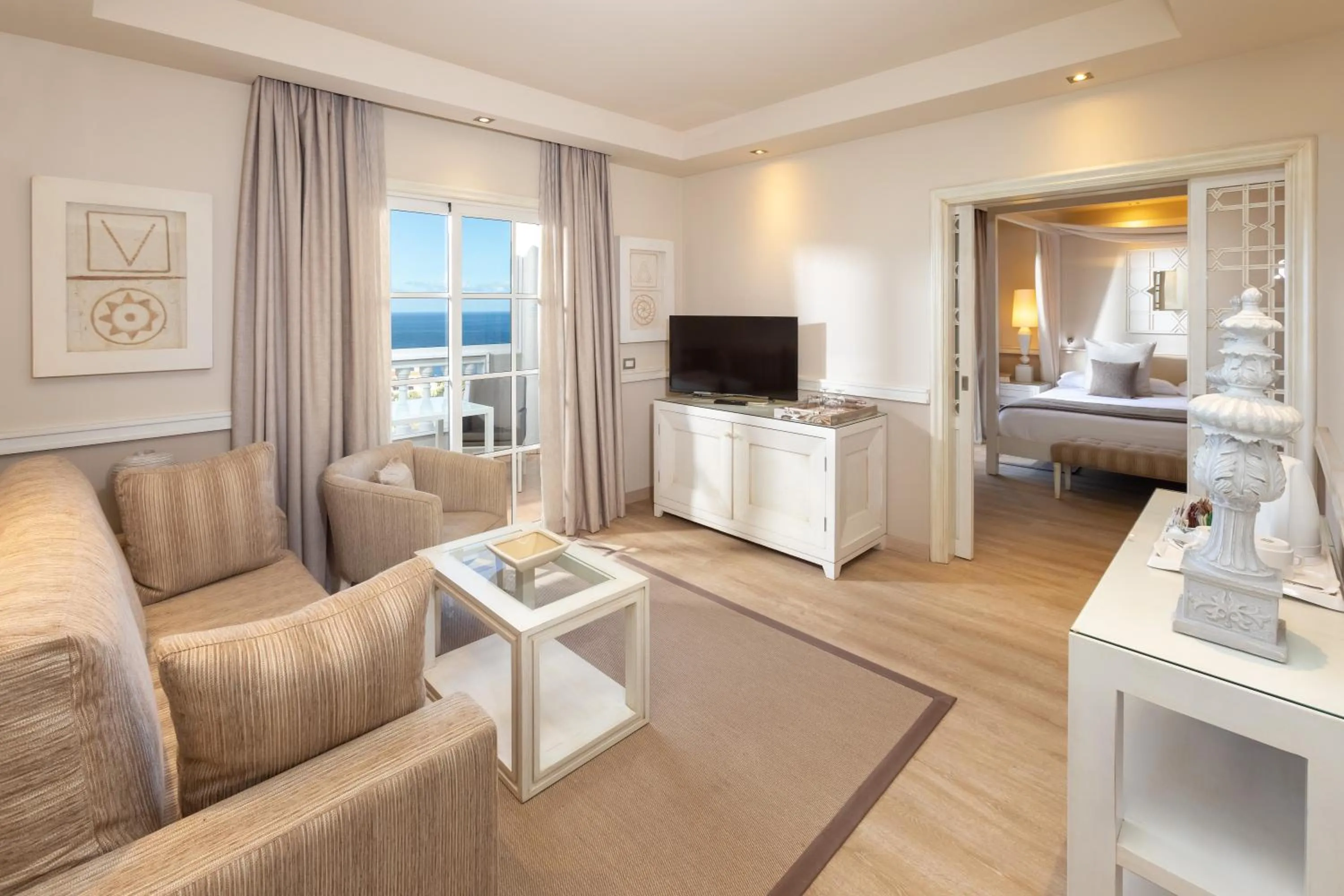 Living room in Hotel RIU Garoé