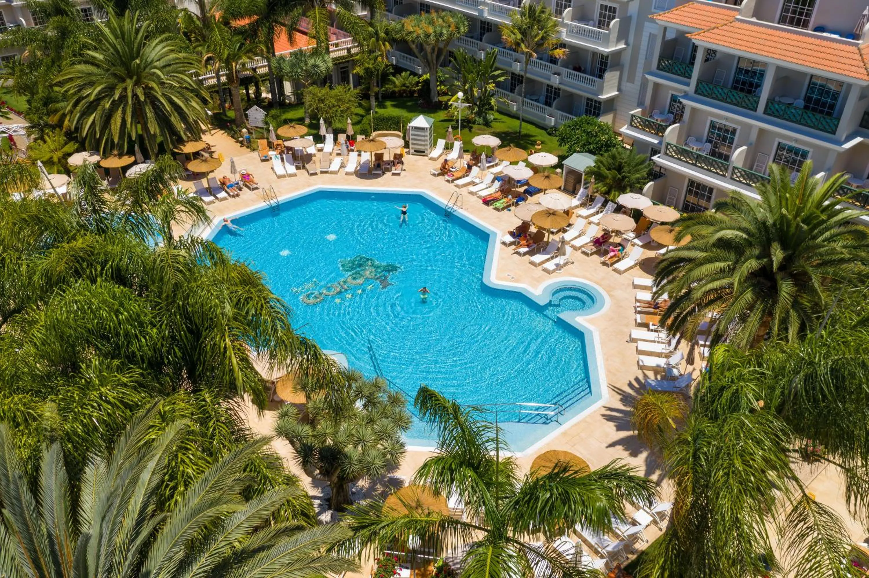 Pool view in Hotel RIU Garoé