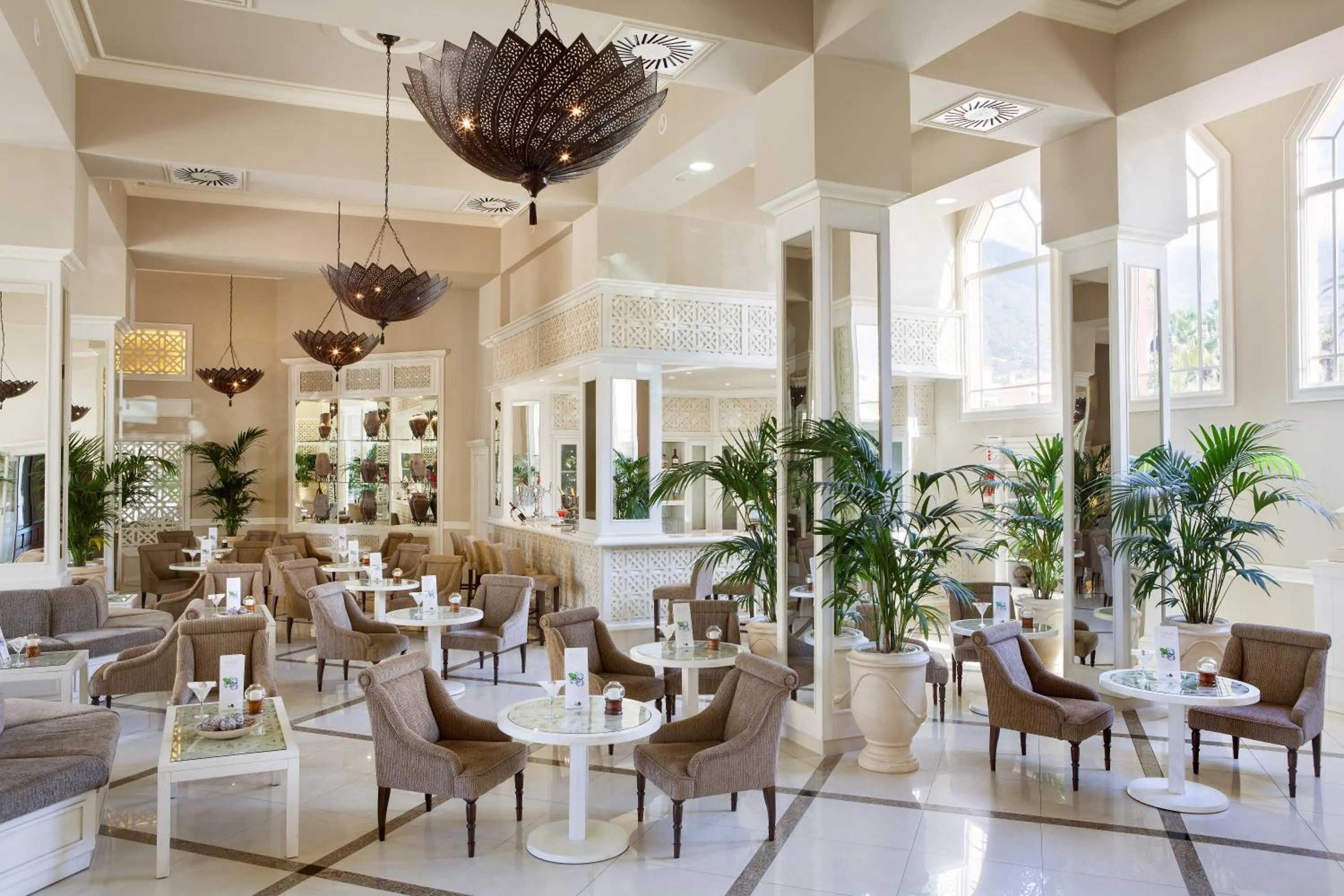 Lounge or bar in Hotel RIU Garoé