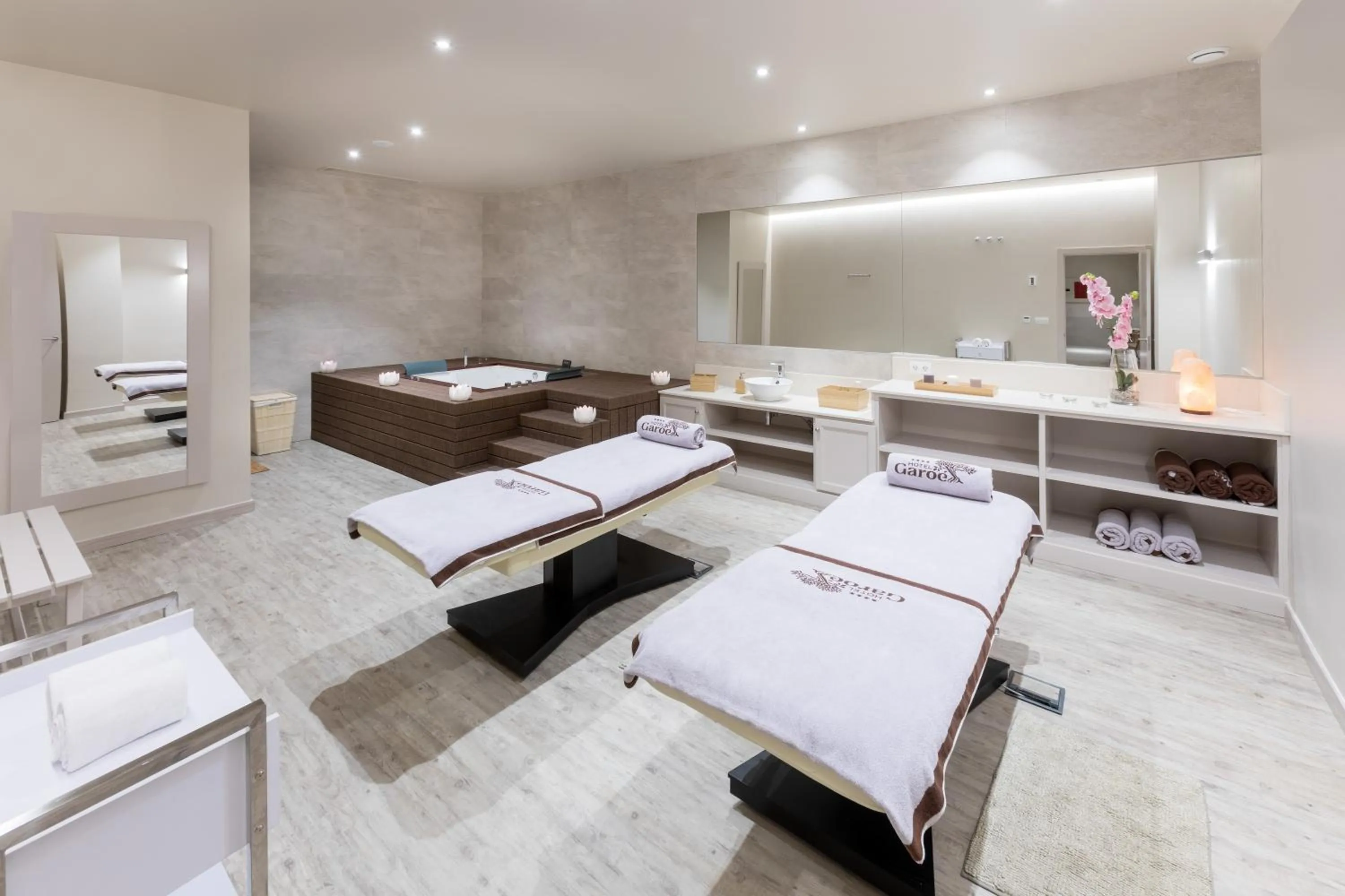 Massage, Bed in Hotel RIU Garoé