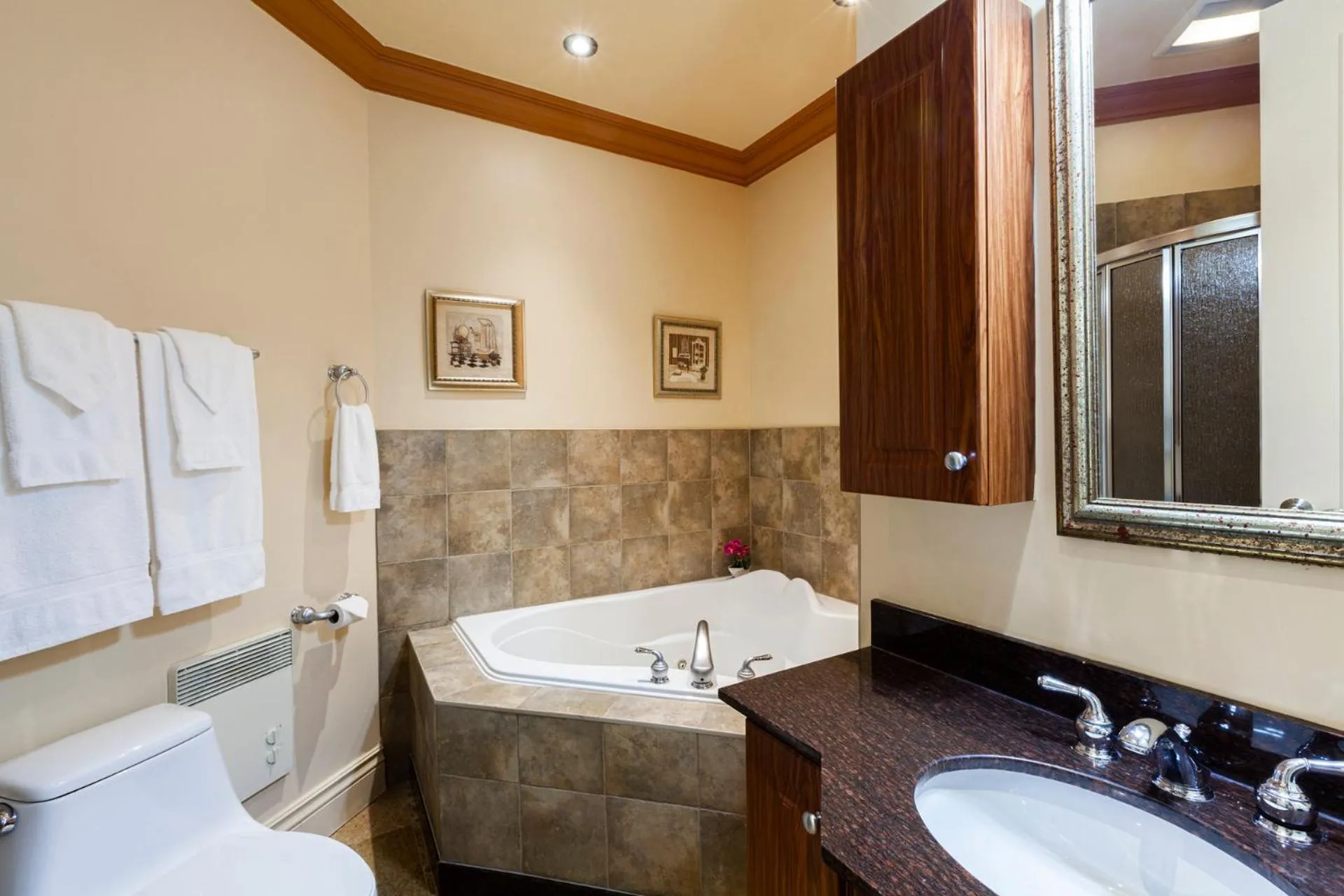 Bathroom in Le Nouvel Hotel