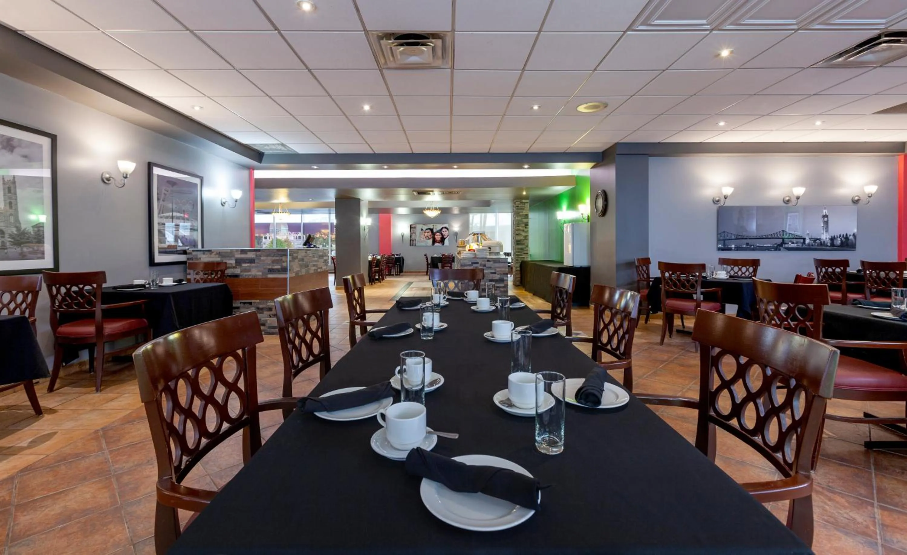 Restaurant/places to eat in Le Nouvel Hotel