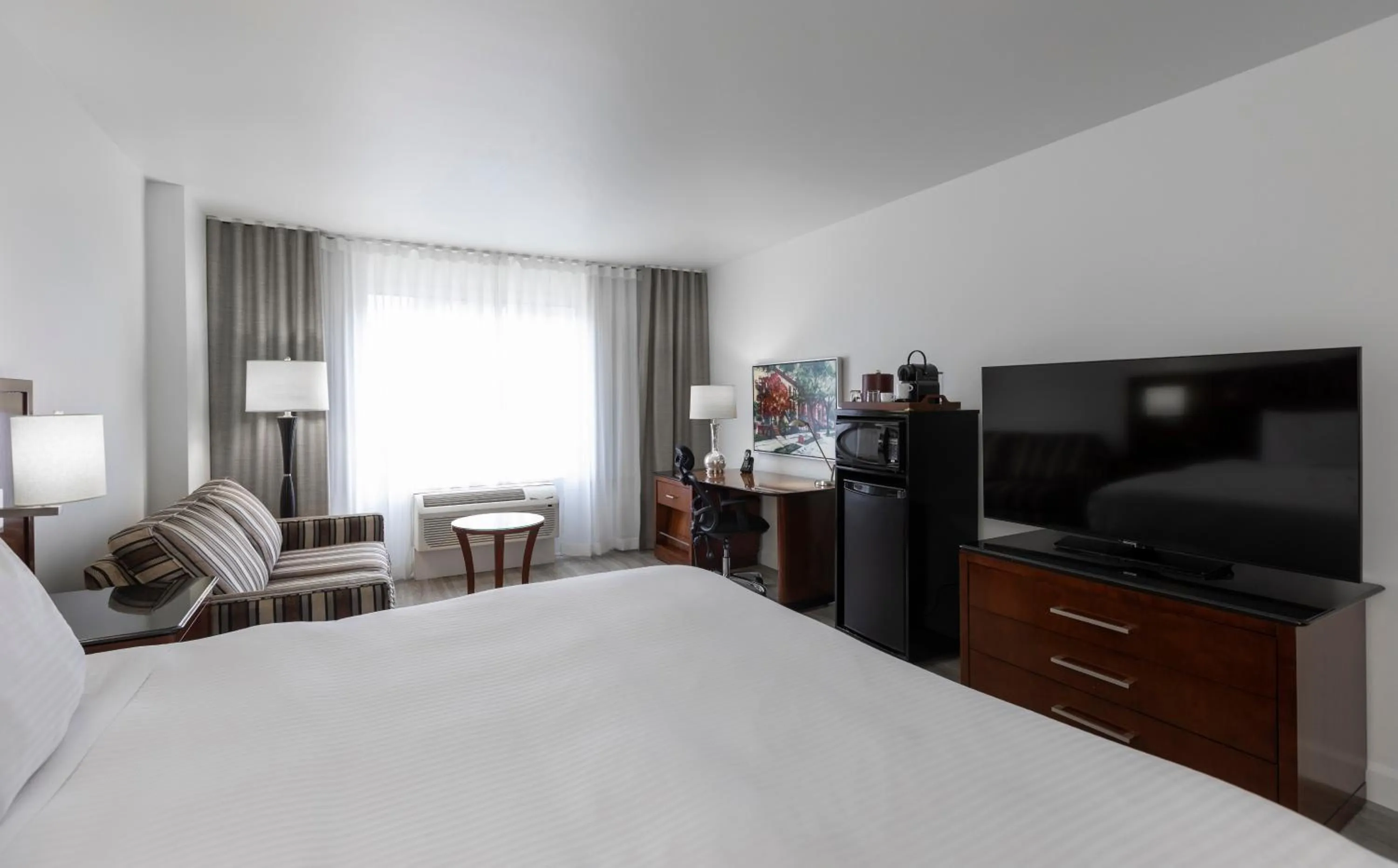 Bedroom, Bed in Le Nouvel Hotel