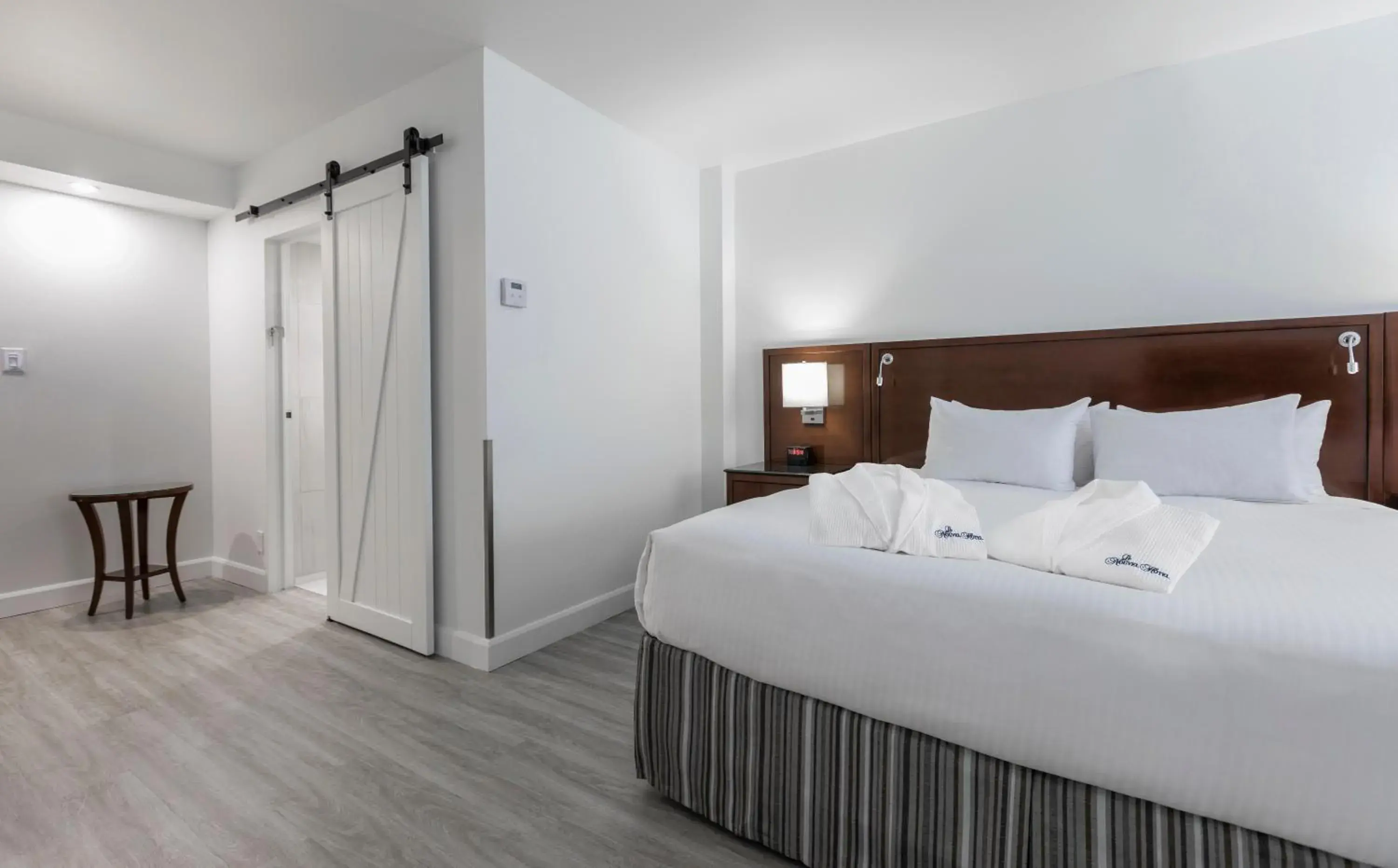 Executive King Room+ Sofa Bed in Le Nouvel Hotel Executive King Room+ Sofa Bed in Le Nouvel Hotel