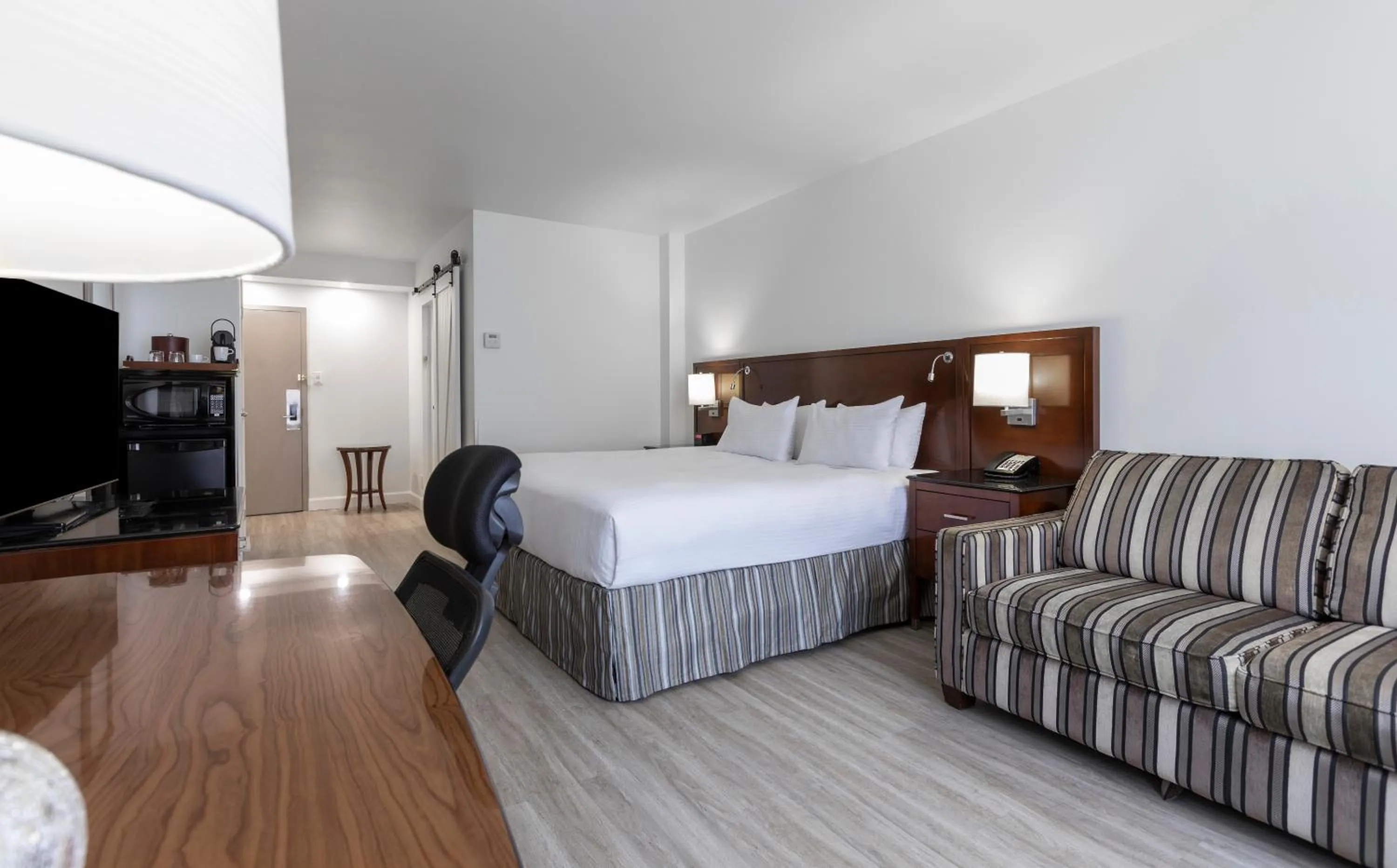 Bedroom, Bed in Le Nouvel Hotel