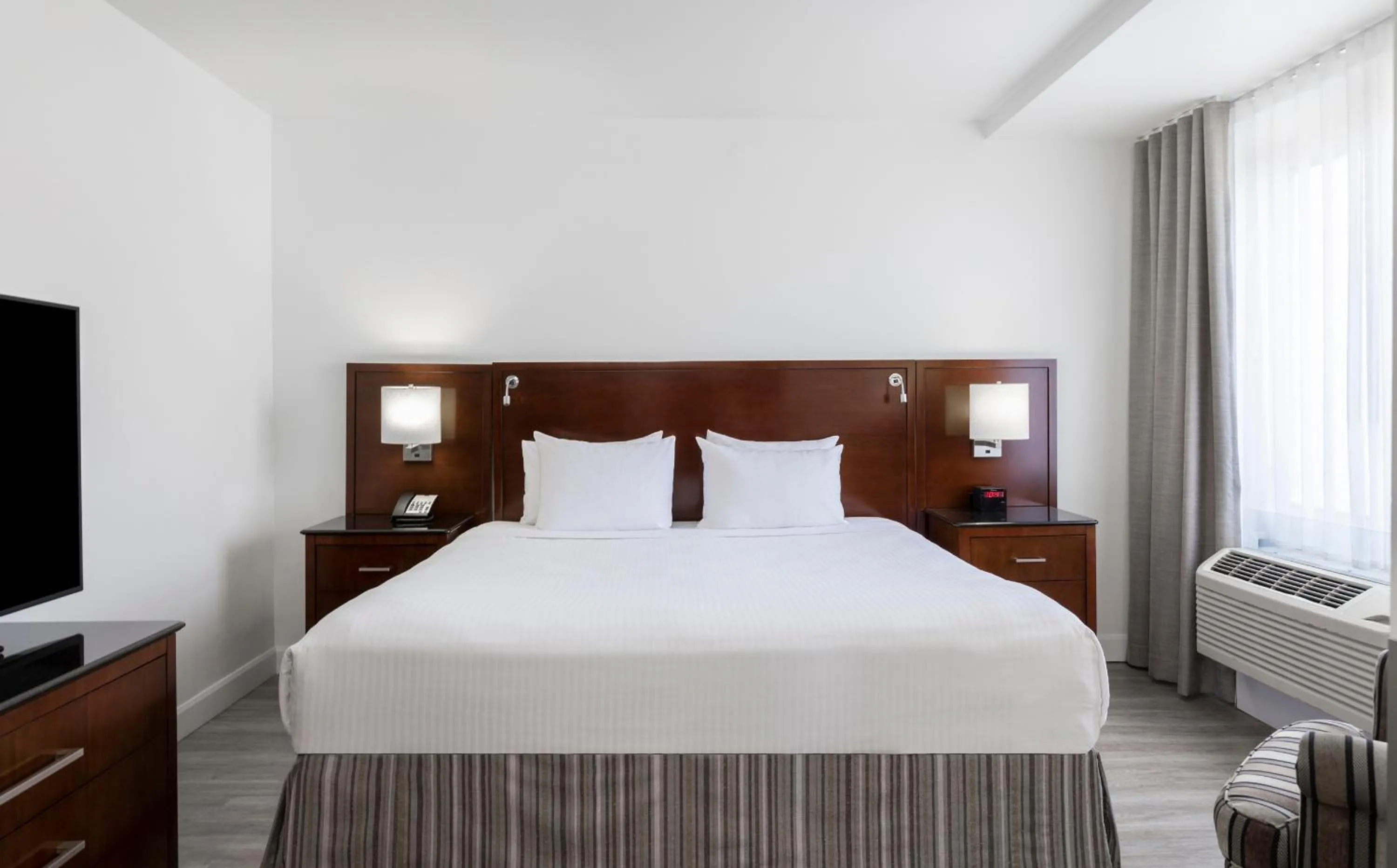 Bedroom, Bed in Le Nouvel Hotel