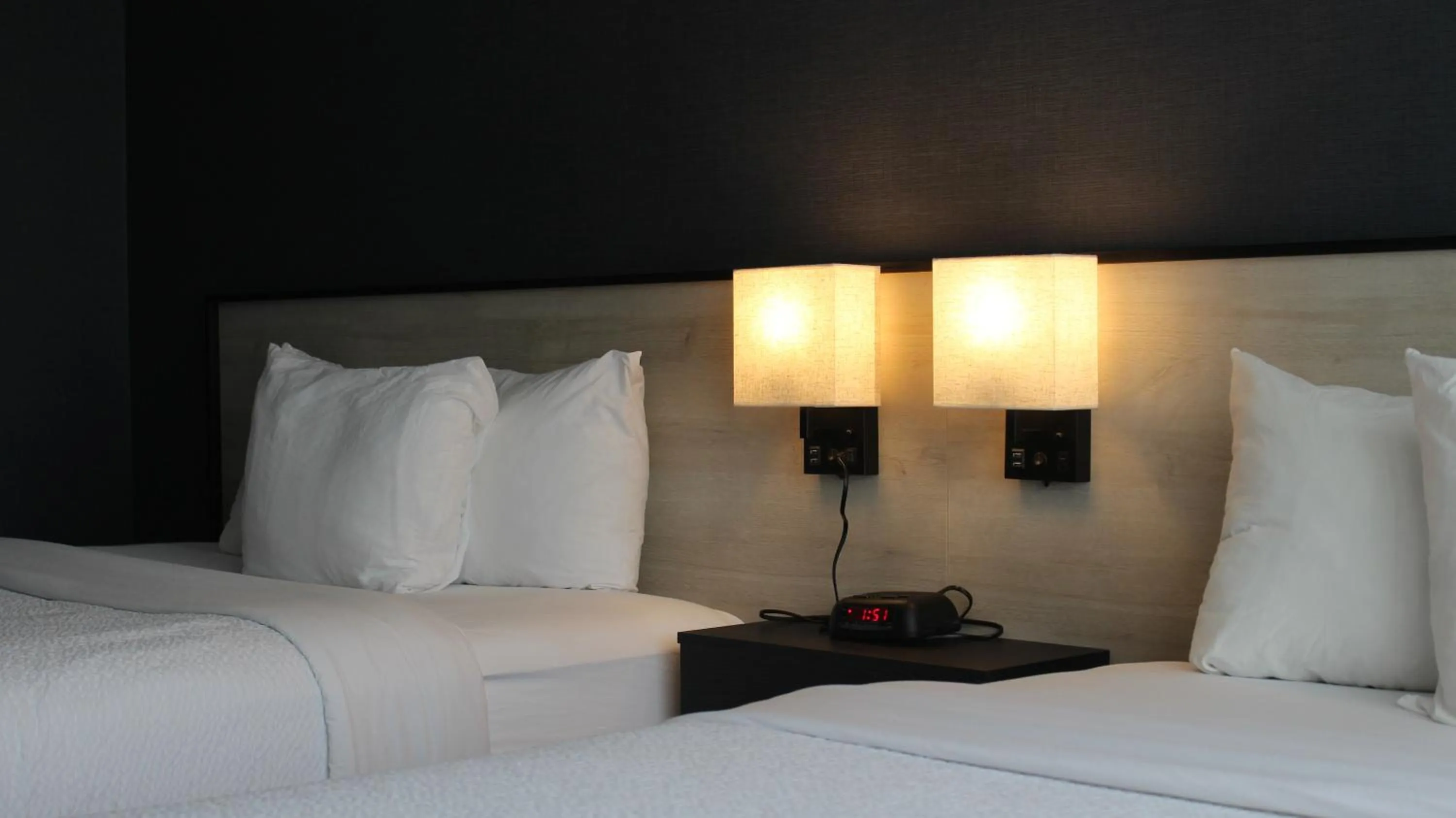 Bed in Ramada Plaza by Wyndham Montreal