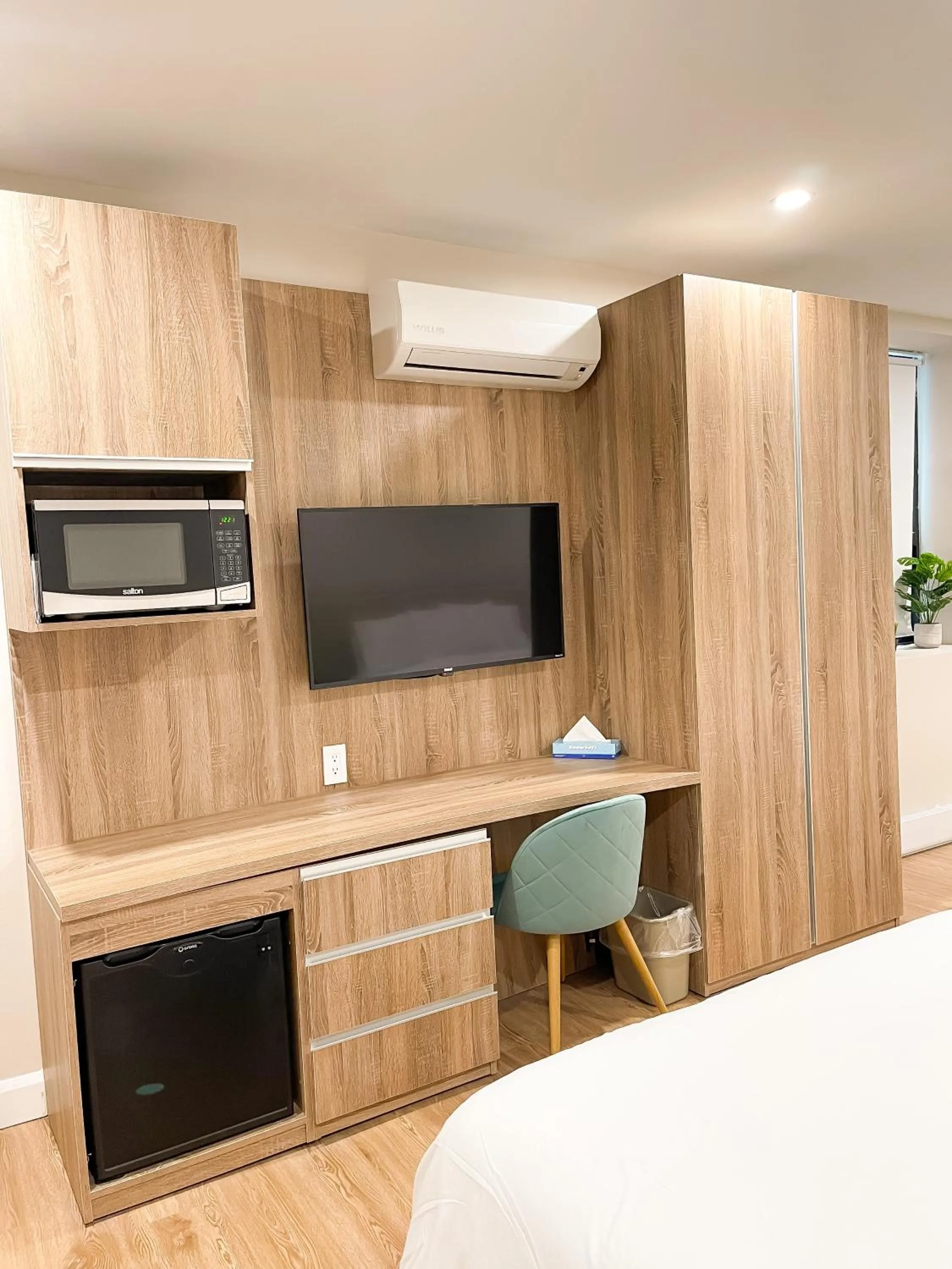 TV and multimedia in Hotel Saint-Andre