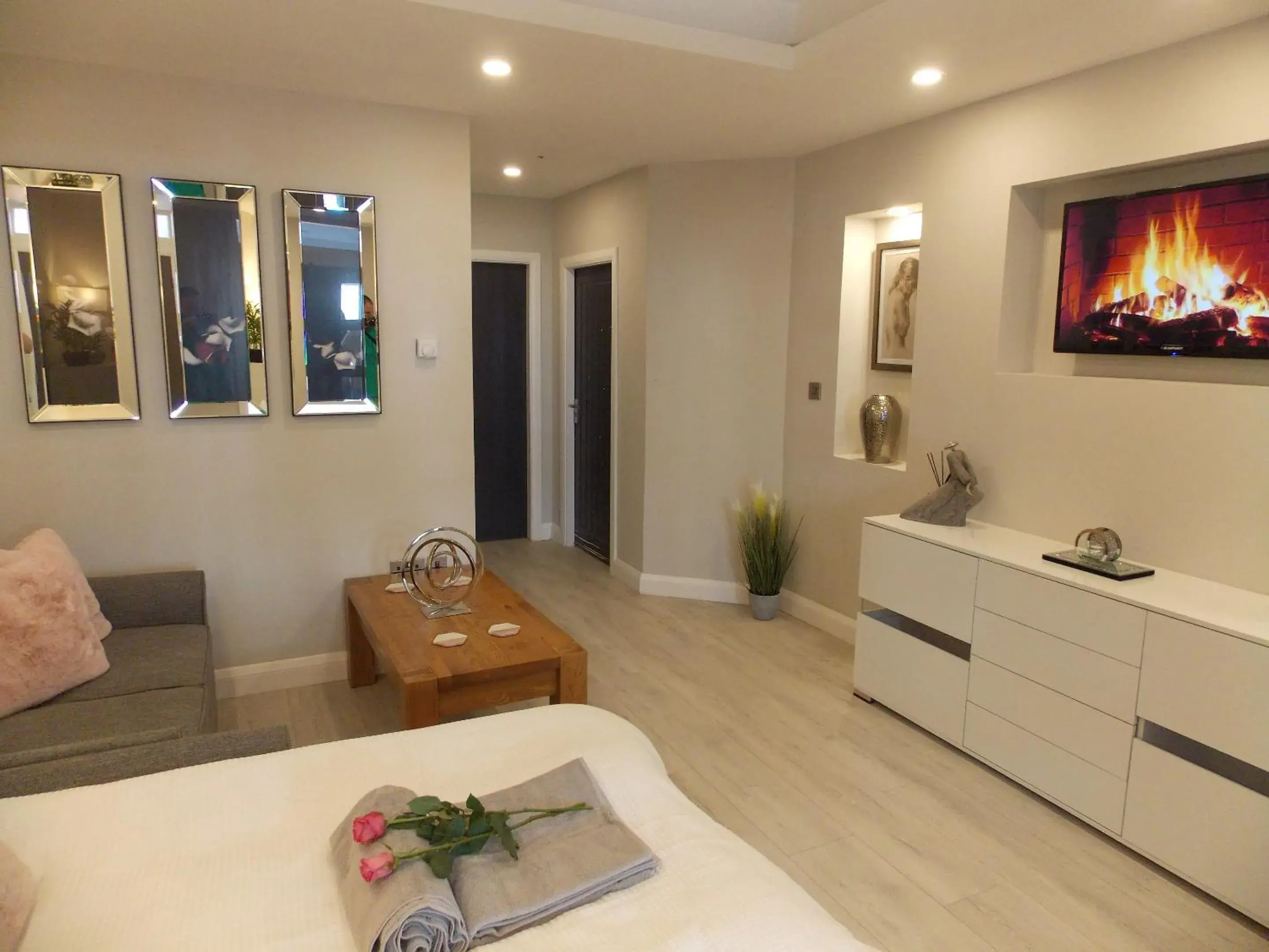 Living room in Eden Suite Sasco Apartments Living room in Eden Suite Sasco Apartments