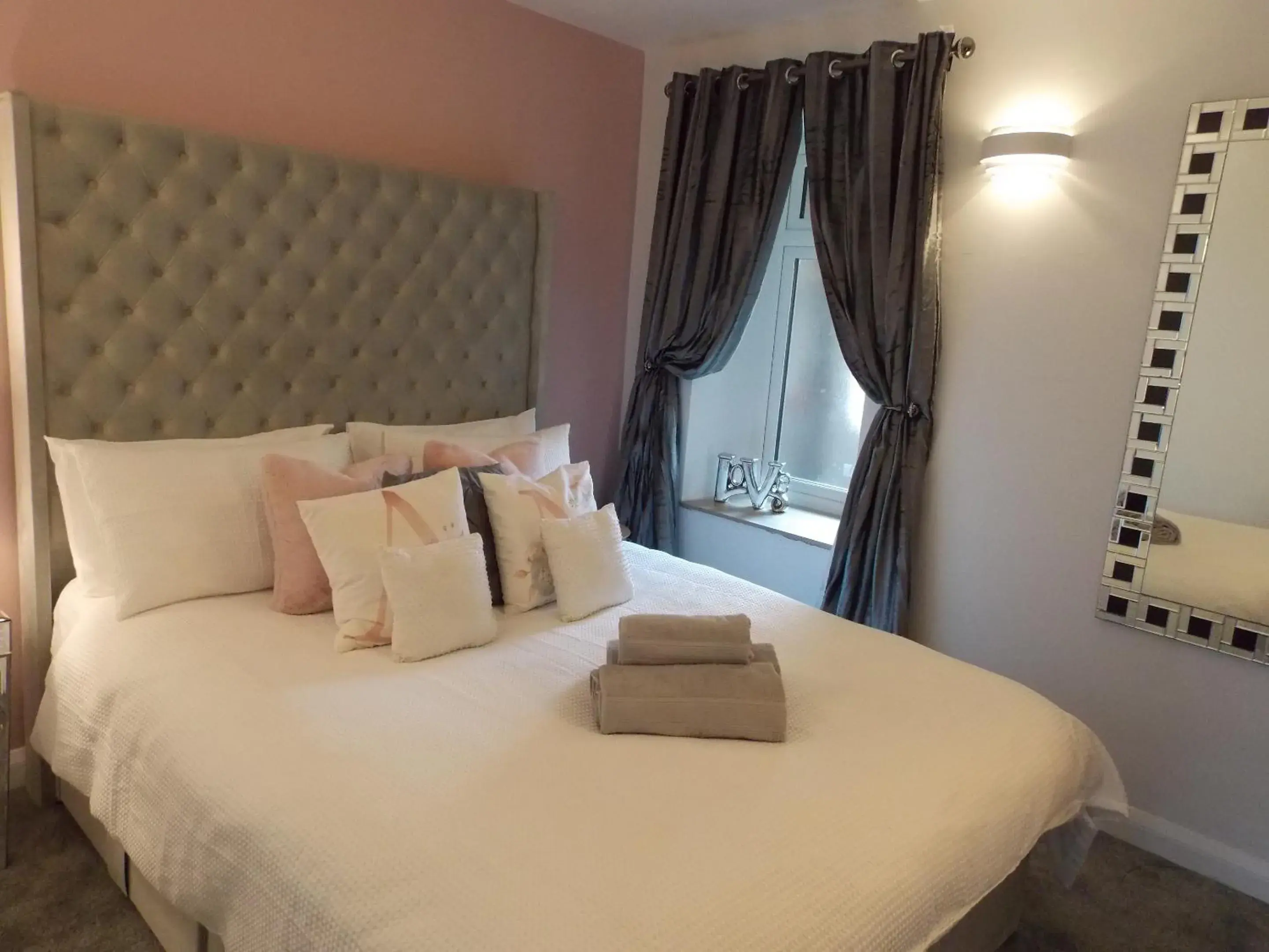 Bedroom, Bed in Eden Suite Sasco Apartments Bedroom, Bed in Eden Suite Sasco Apartments