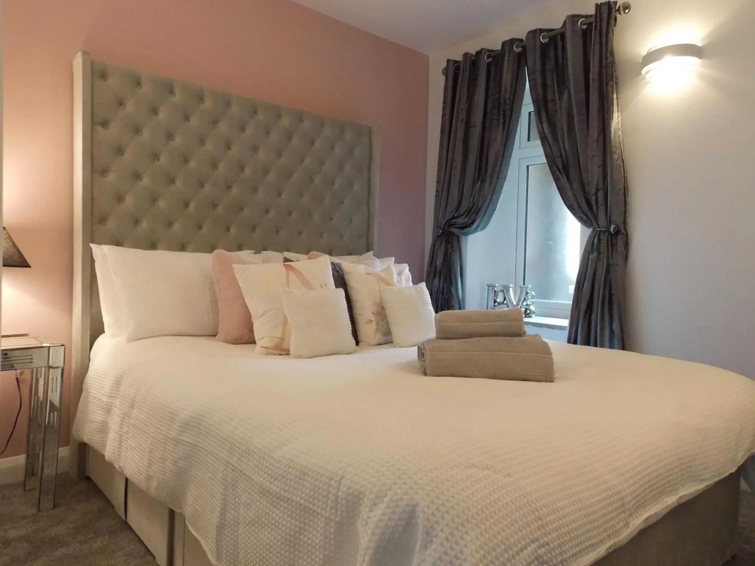 Bedroom, Bed in Eden Suite Sasco Apartments Bedroom, Bed in Eden Suite Sasco Apartments