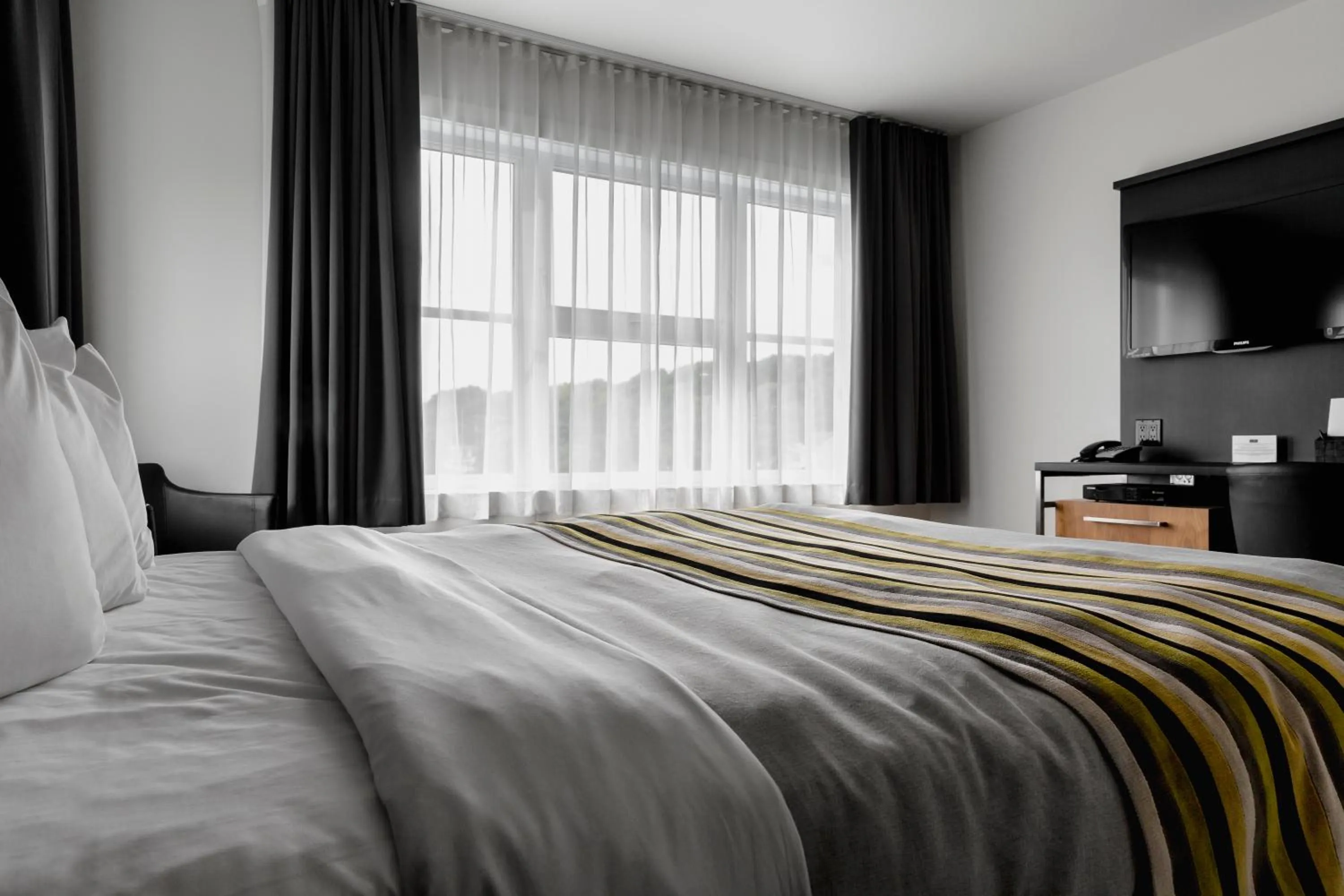 Photo of the whole room, Bed in Hotel Le Littoral