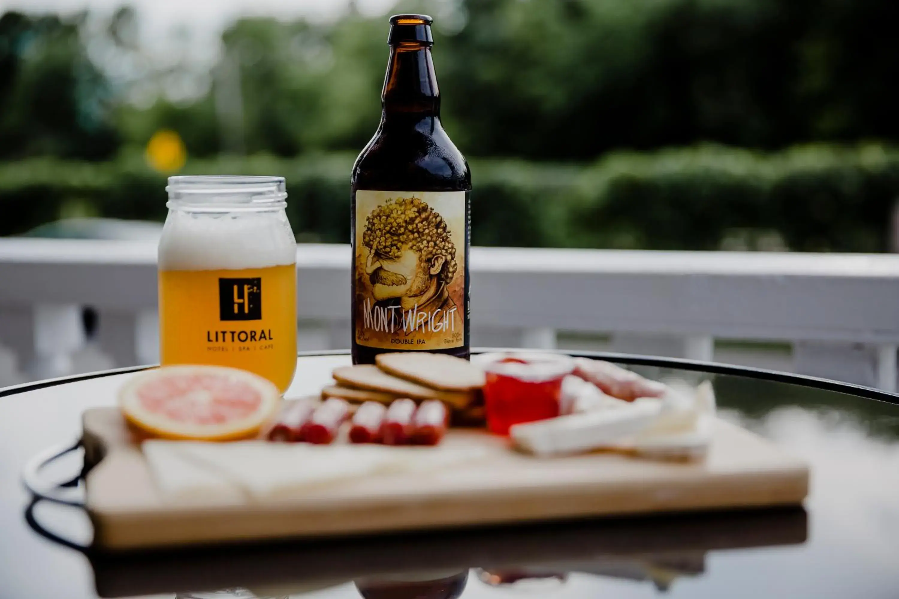 Lounge or bar in Hotel Le Littoral Lounge or bar in Hotel Le Littoral