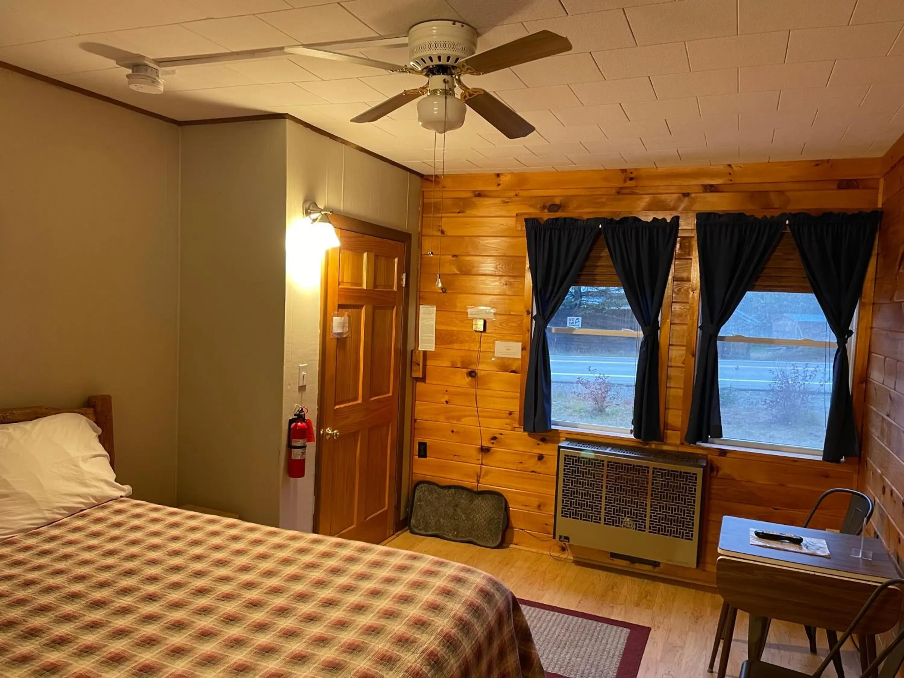 Photo of the whole room, Bed in Mountain View Motel & Campground Photo of the whole room, Bed in Mountain View Motel & Campground