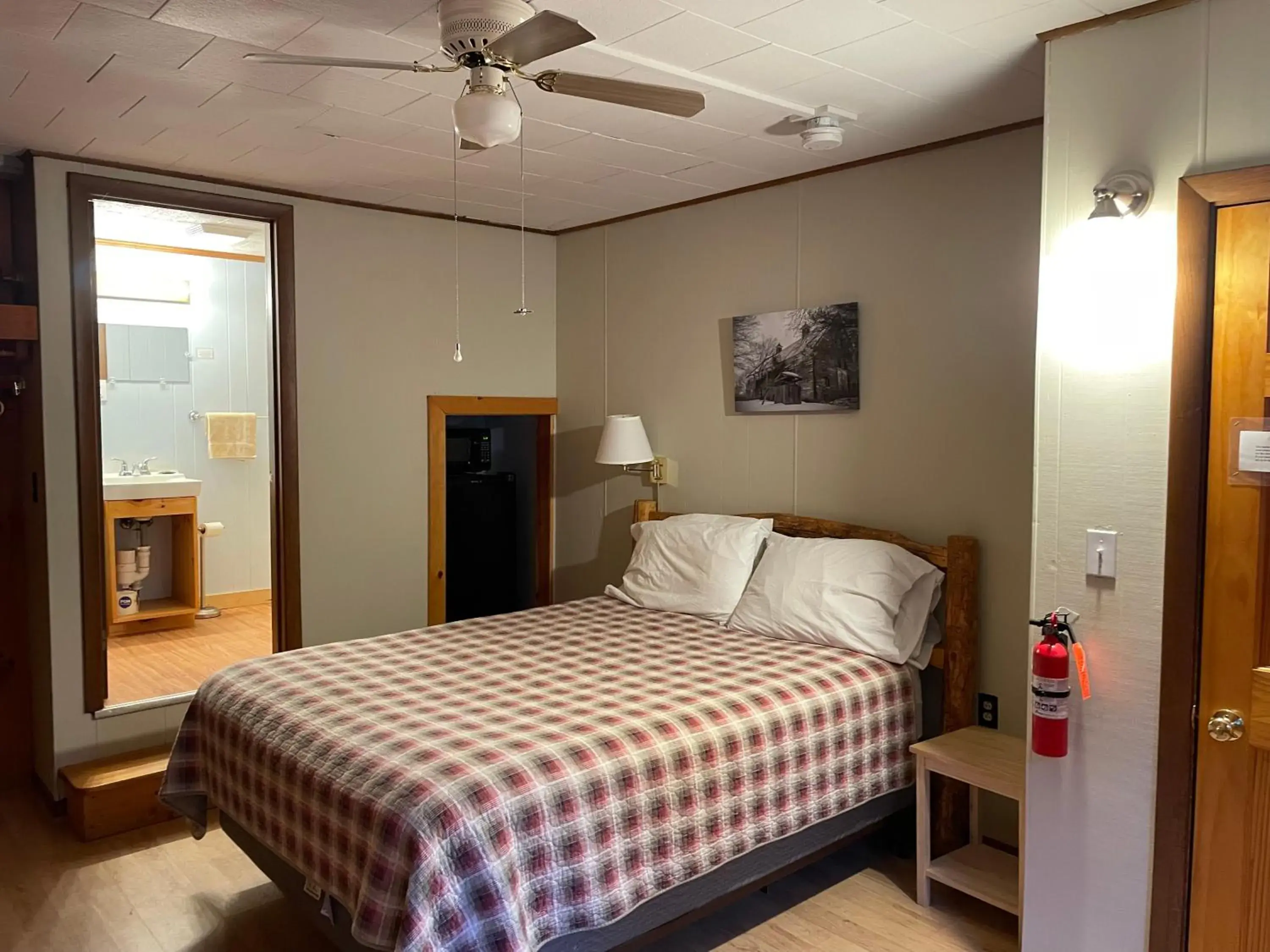 Bedroom, Bed in Mountain View Motel & Campground Bedroom, Bed in Mountain View Motel & Campground